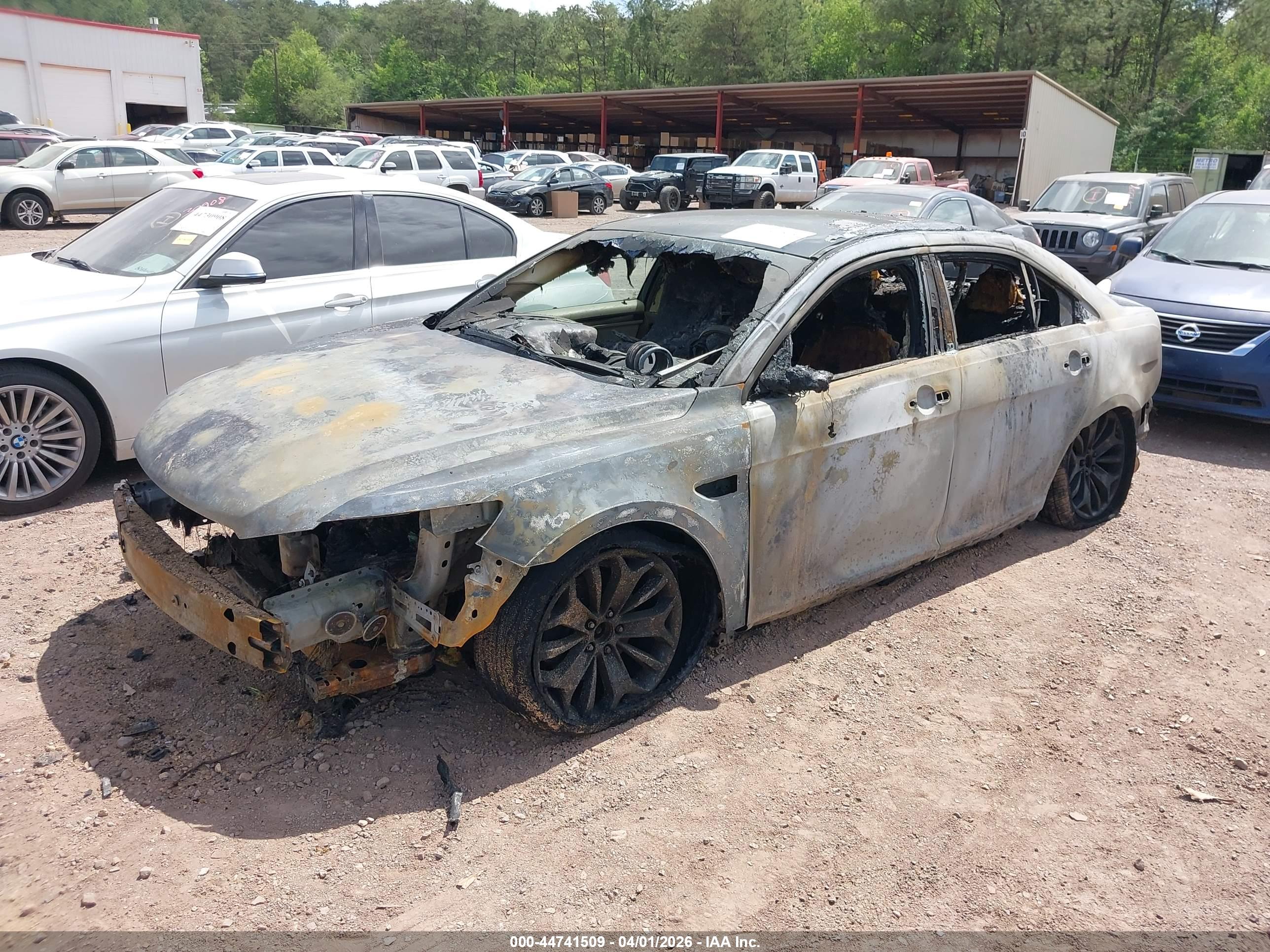 FORD TAURUS image 2