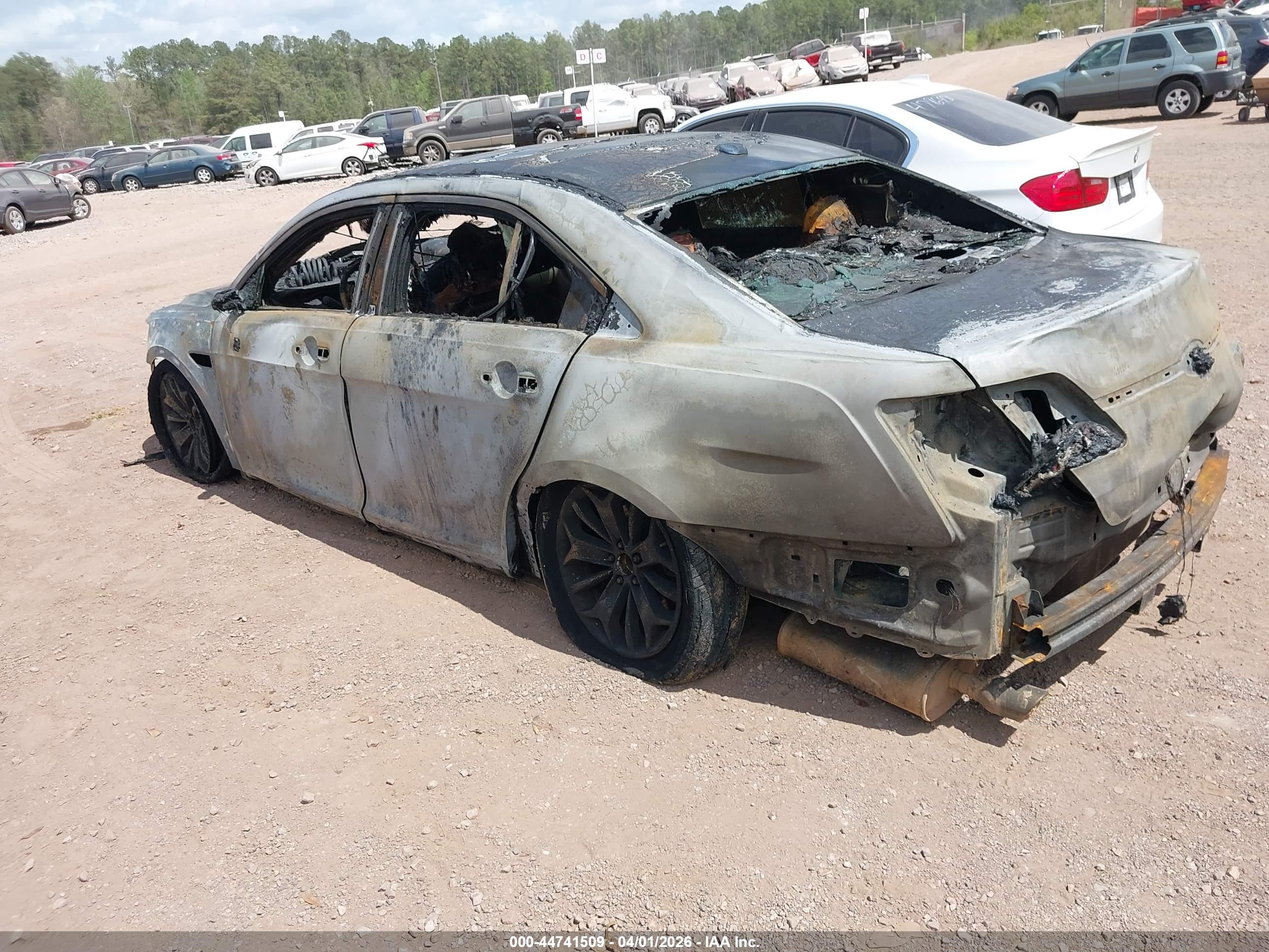 FORD TAURUS image 3
