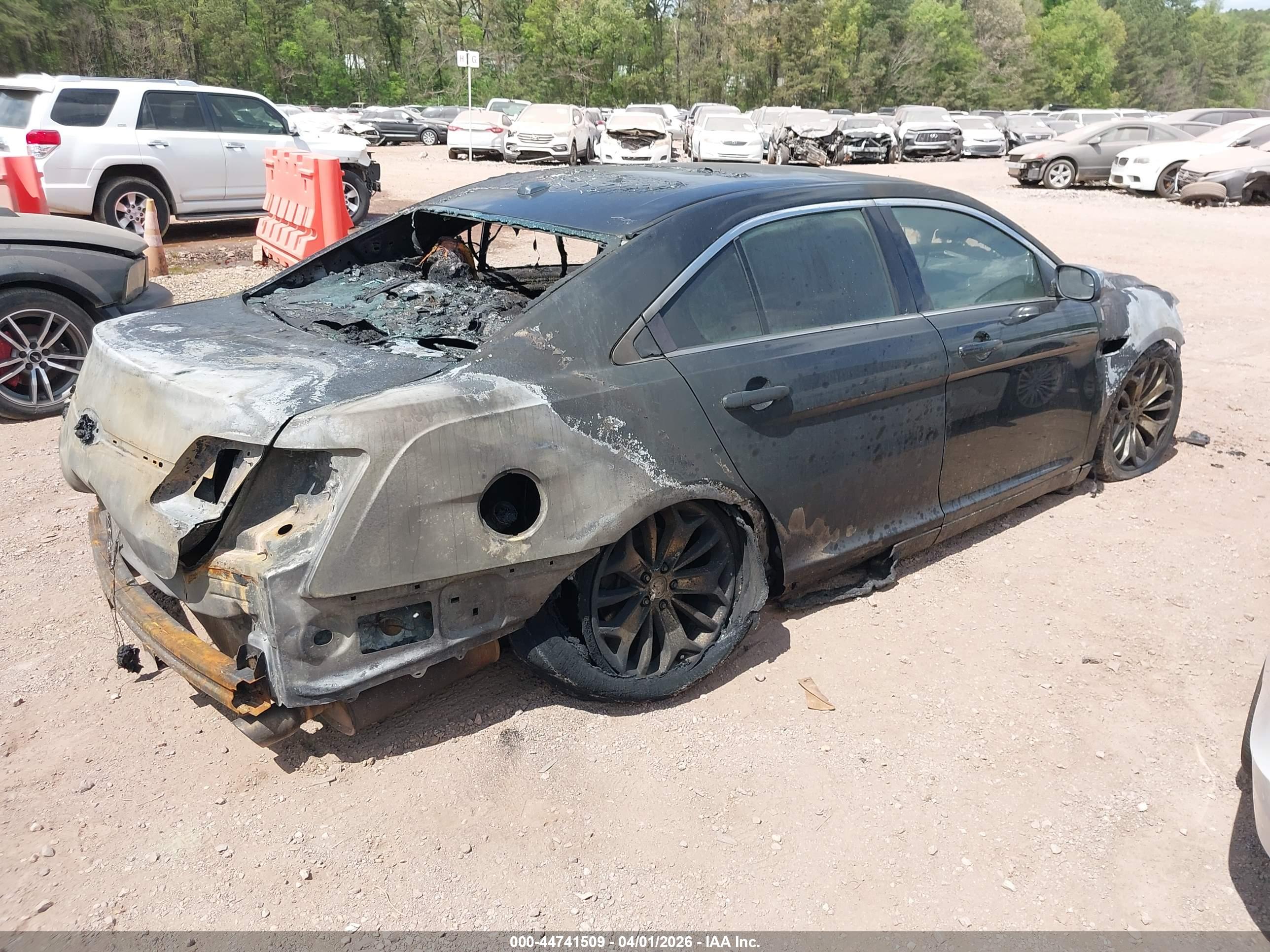 FORD TAURUS image 4