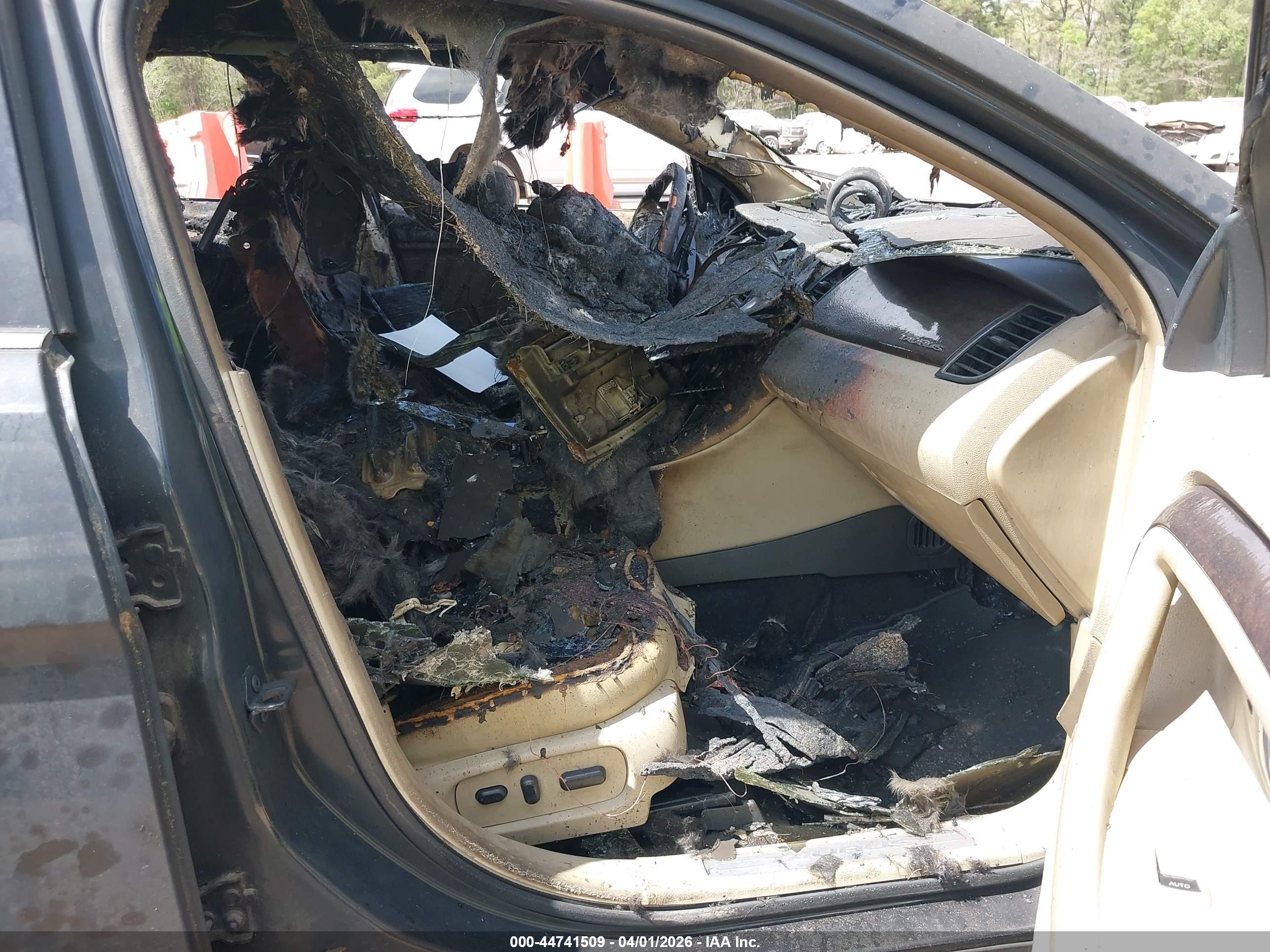FORD TAURUS image 5