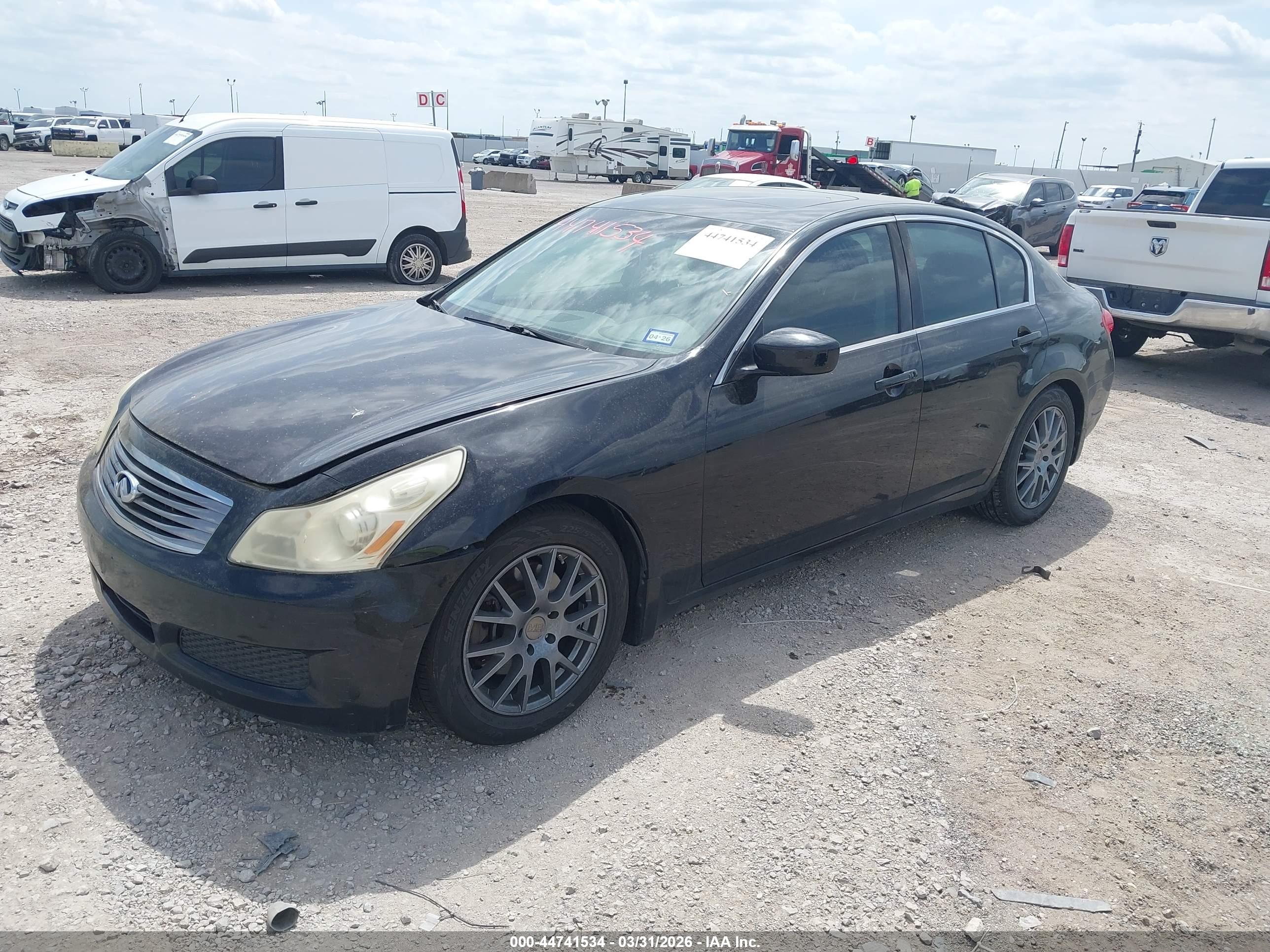 INFINITI G37 image 2