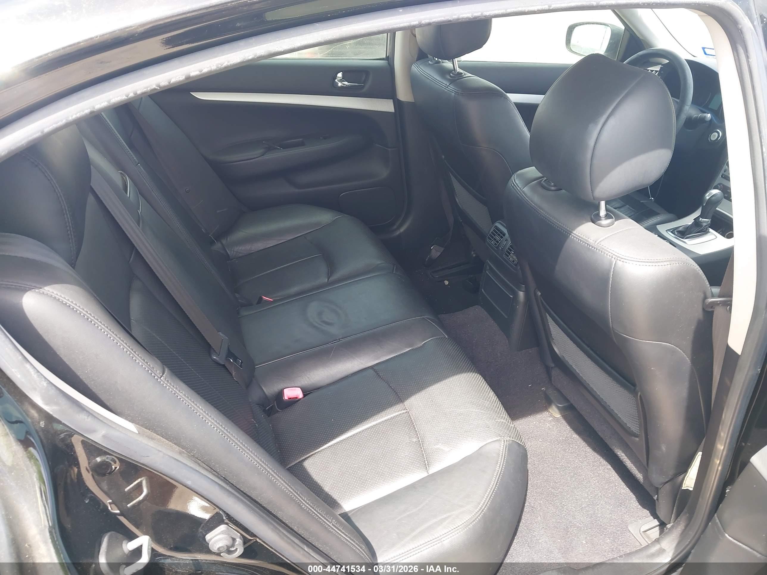 INFINITI G37 image 8
