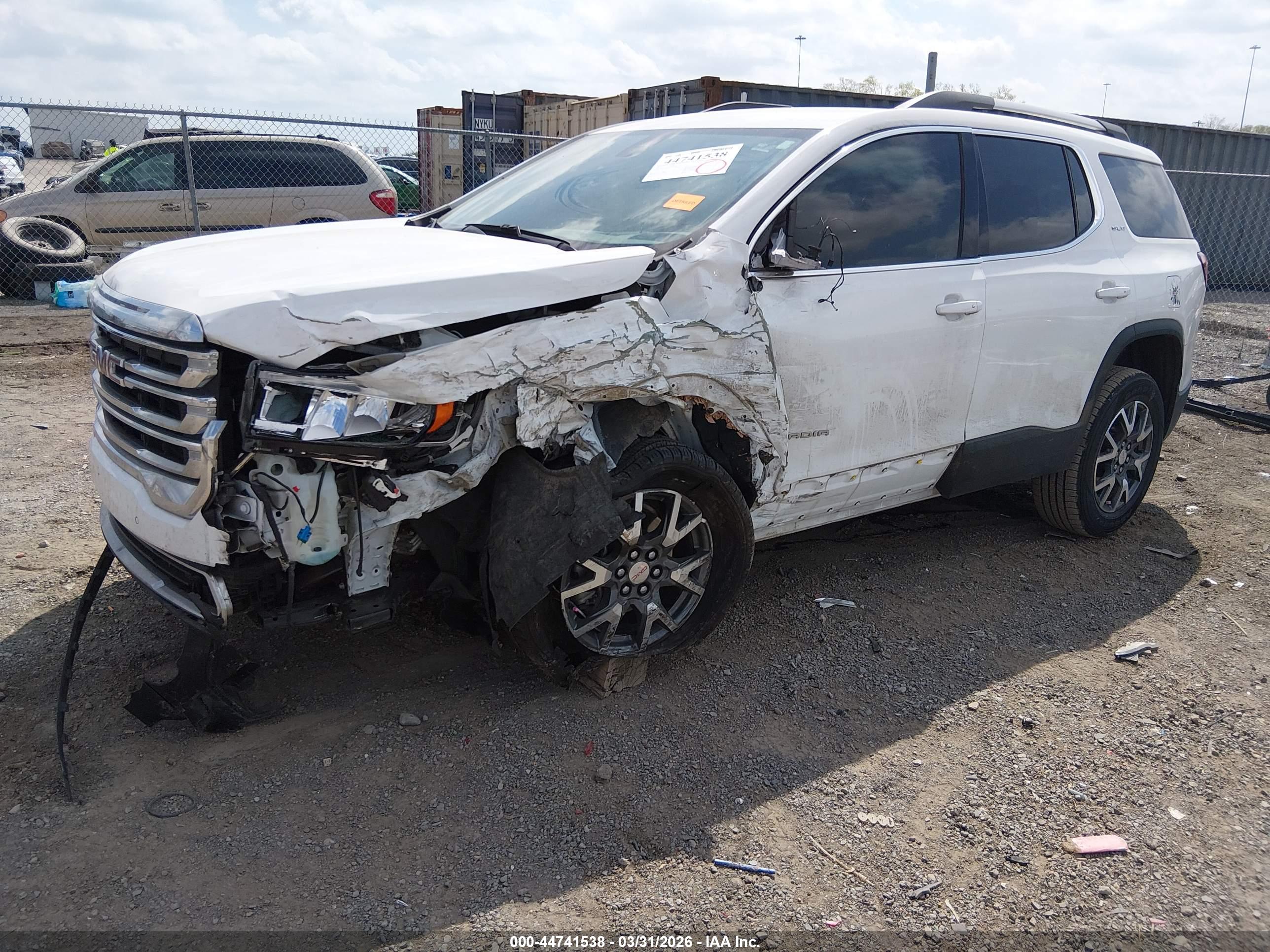 GMC ACADIA image 2