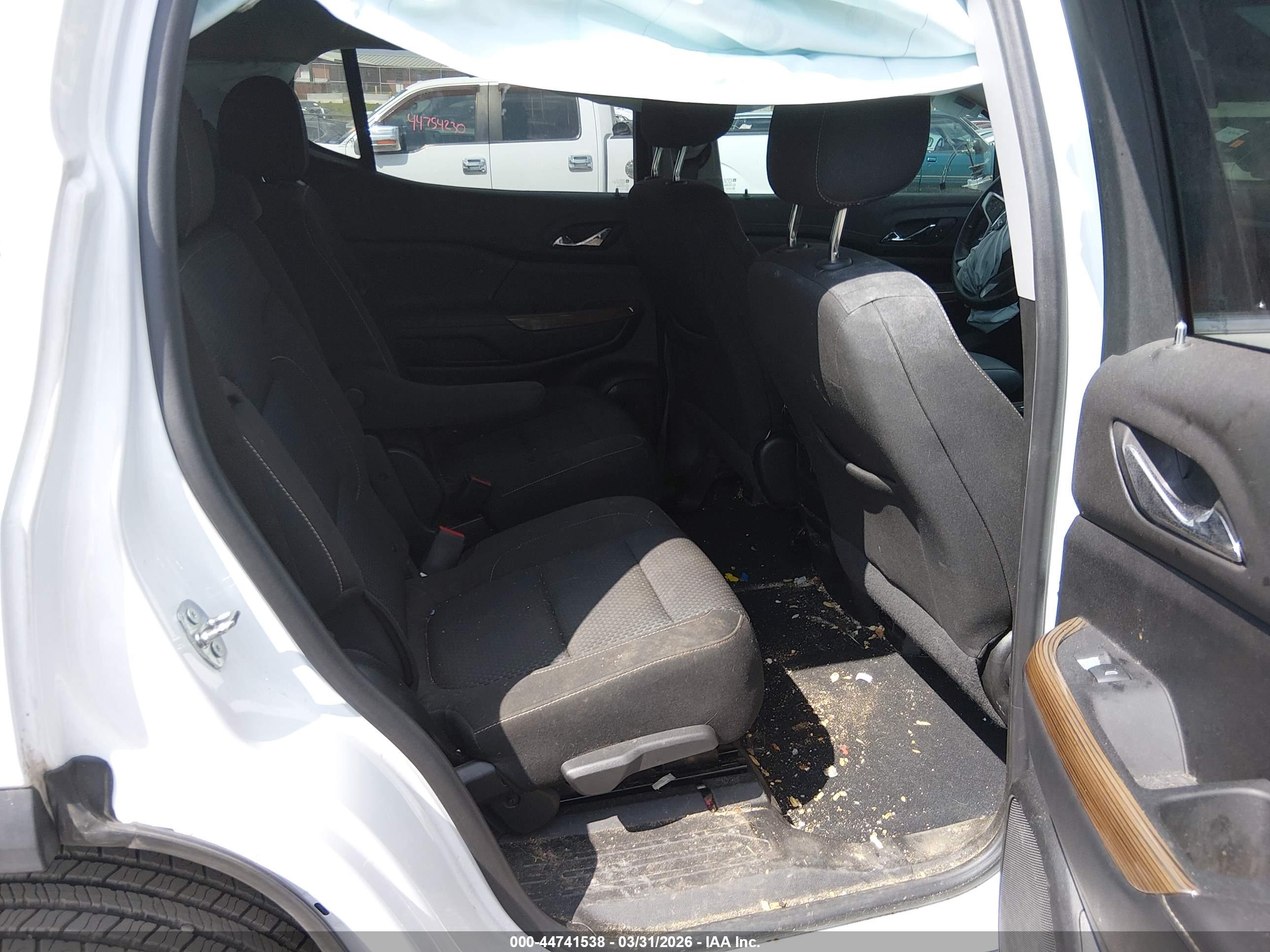 GMC ACADIA image 8