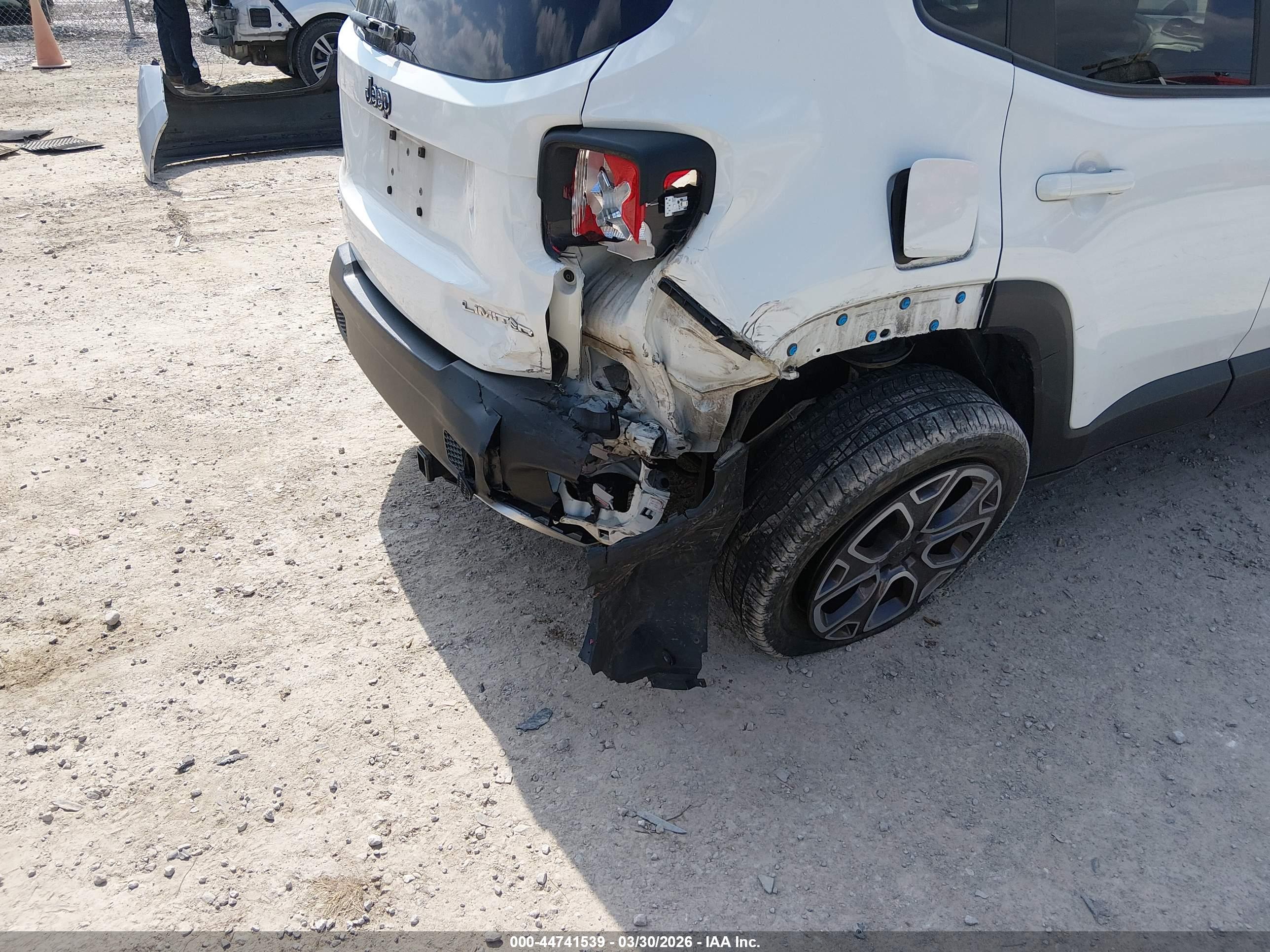 JEEP RENEGADE image 6