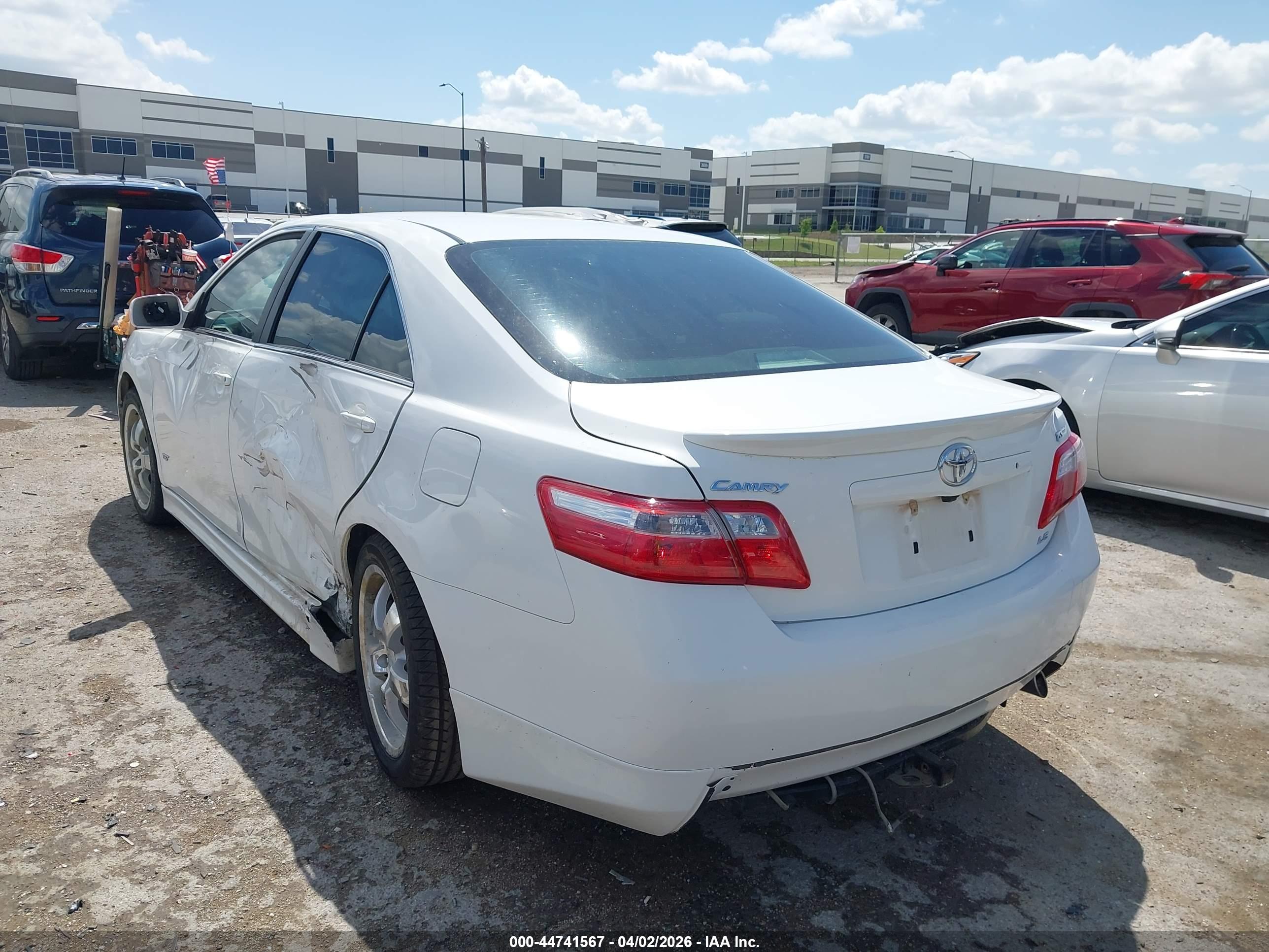 TOYOTA CAMRY image 3