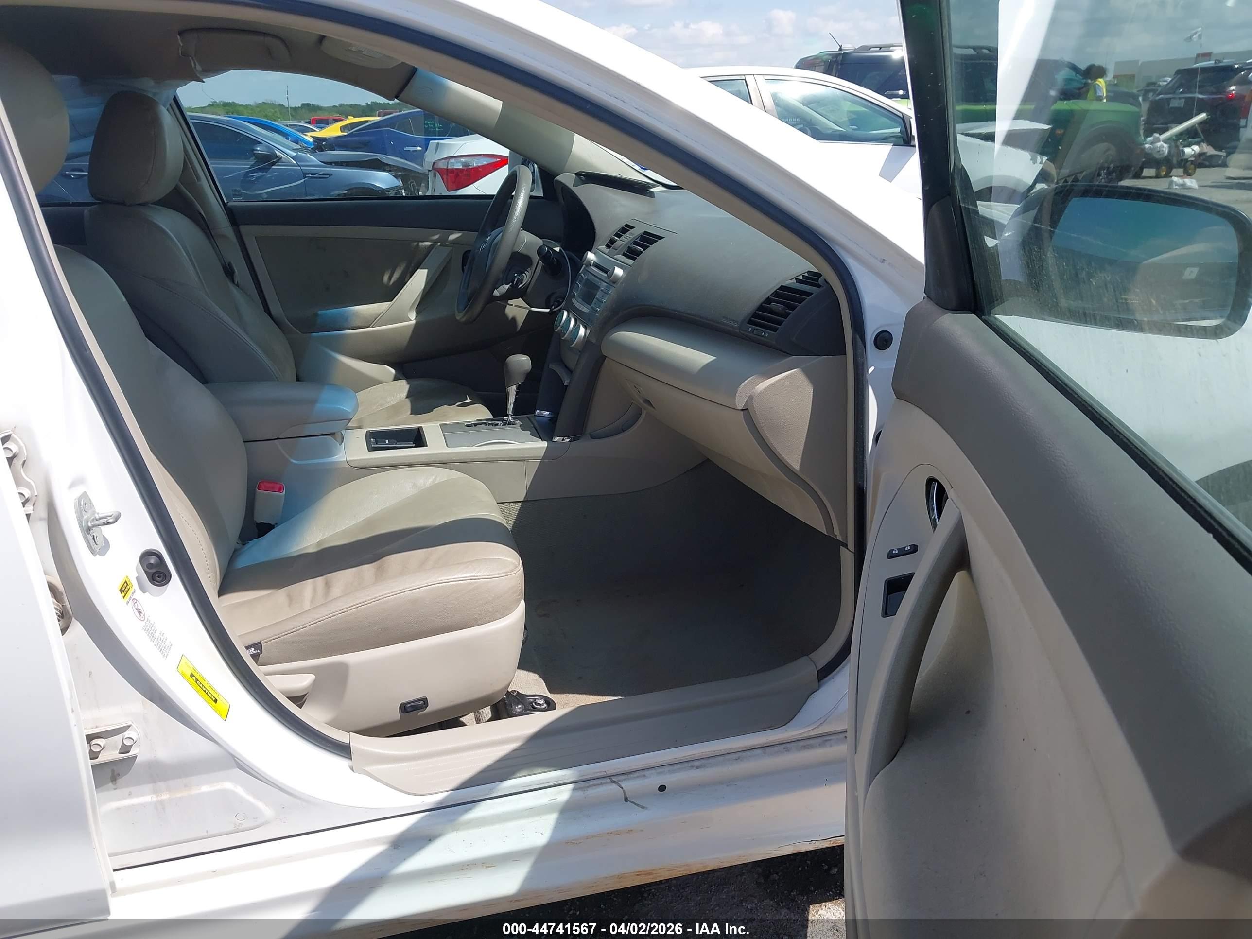 TOYOTA CAMRY image 5