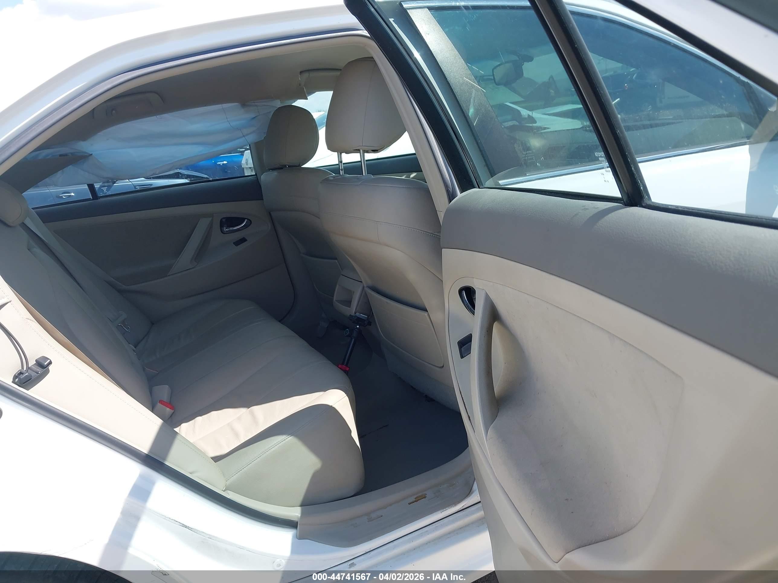 TOYOTA CAMRY image 8