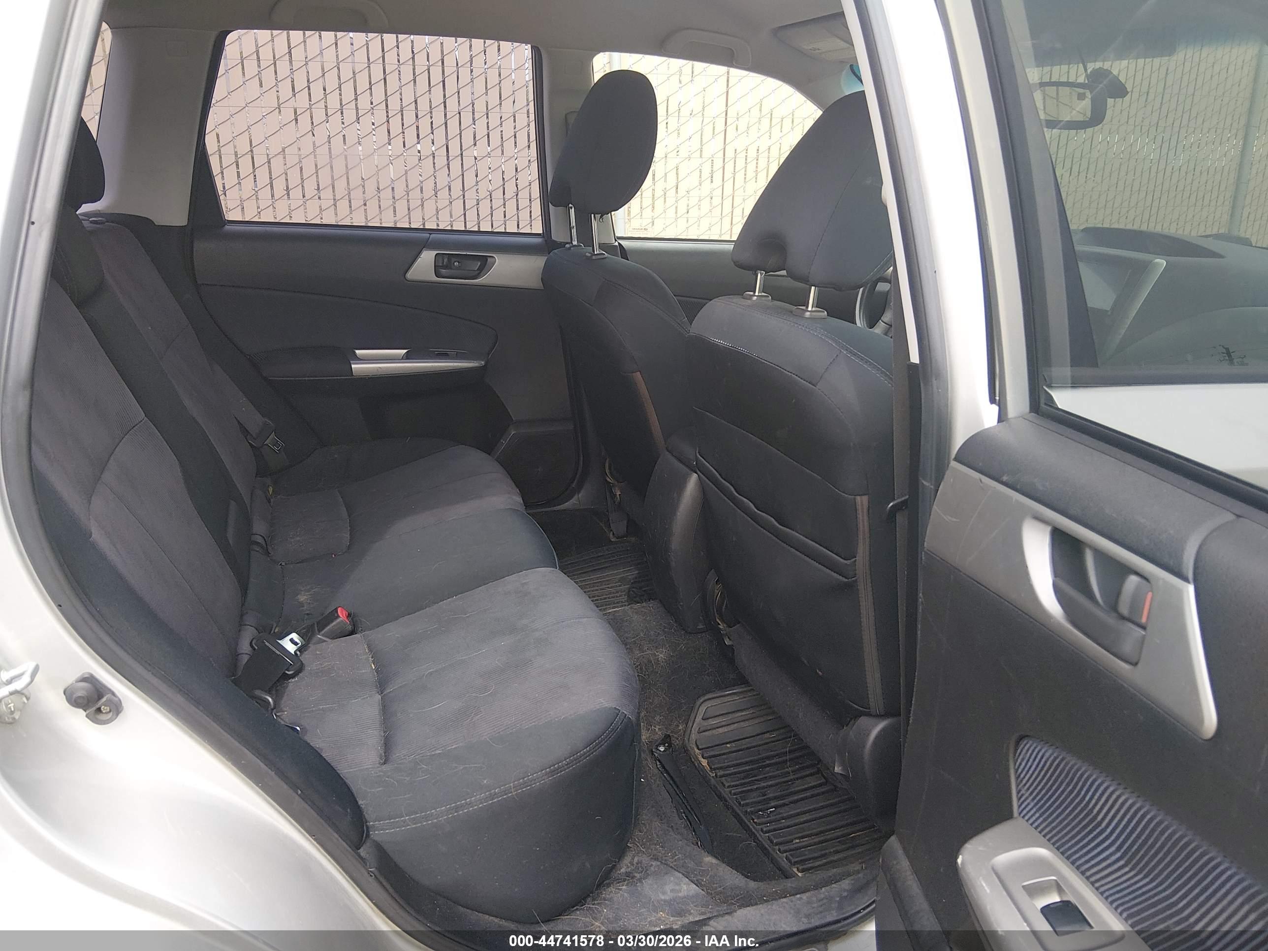 SUBARU FORESTER image 8