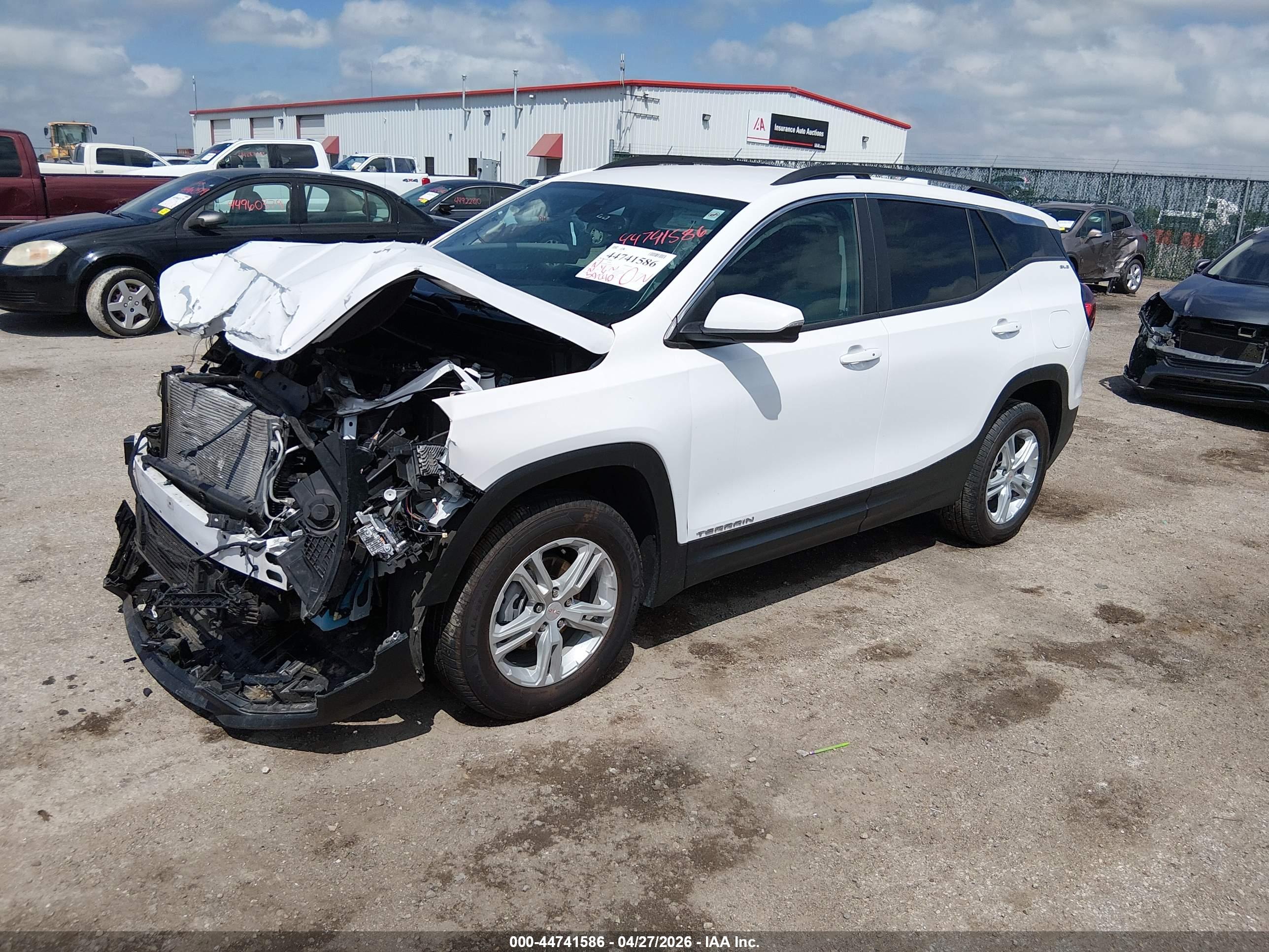GMC TERRAIN image 2