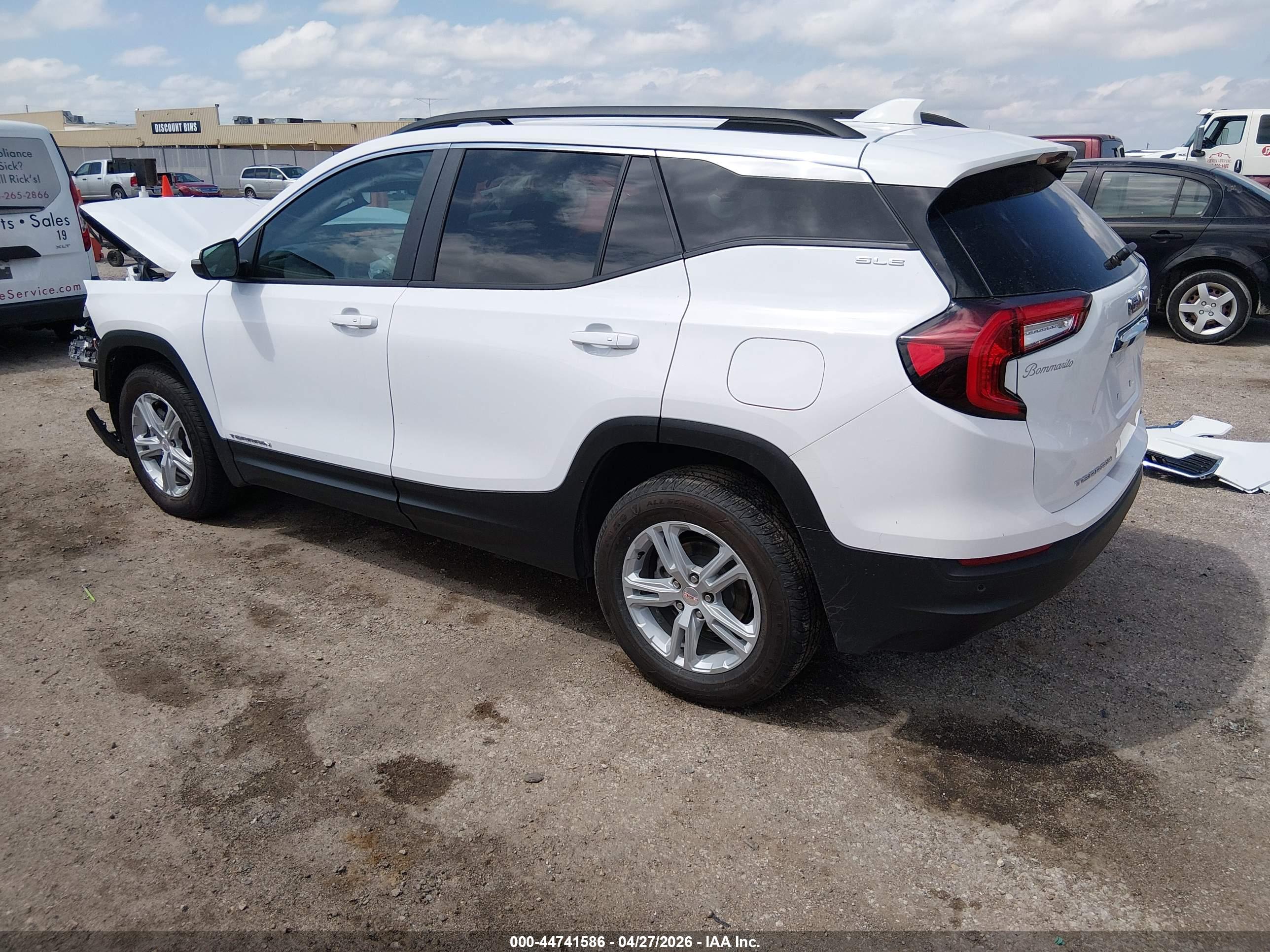 GMC TERRAIN image 3