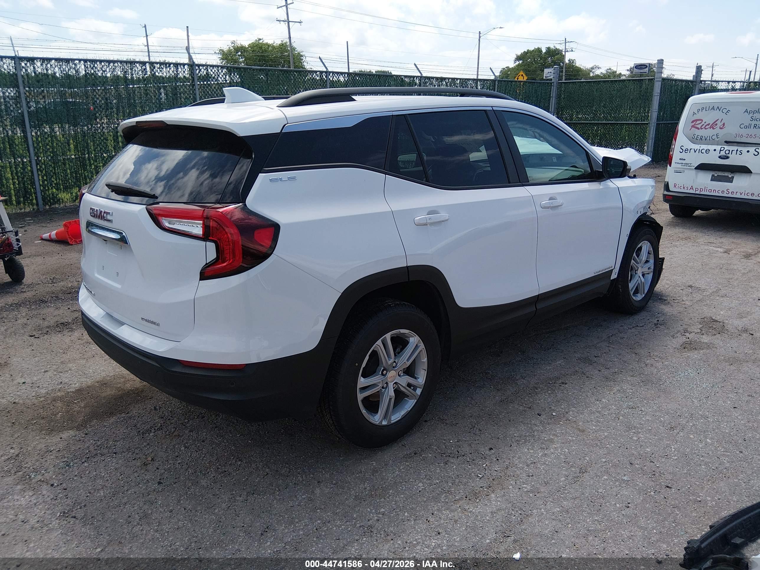 GMC TERRAIN image 4