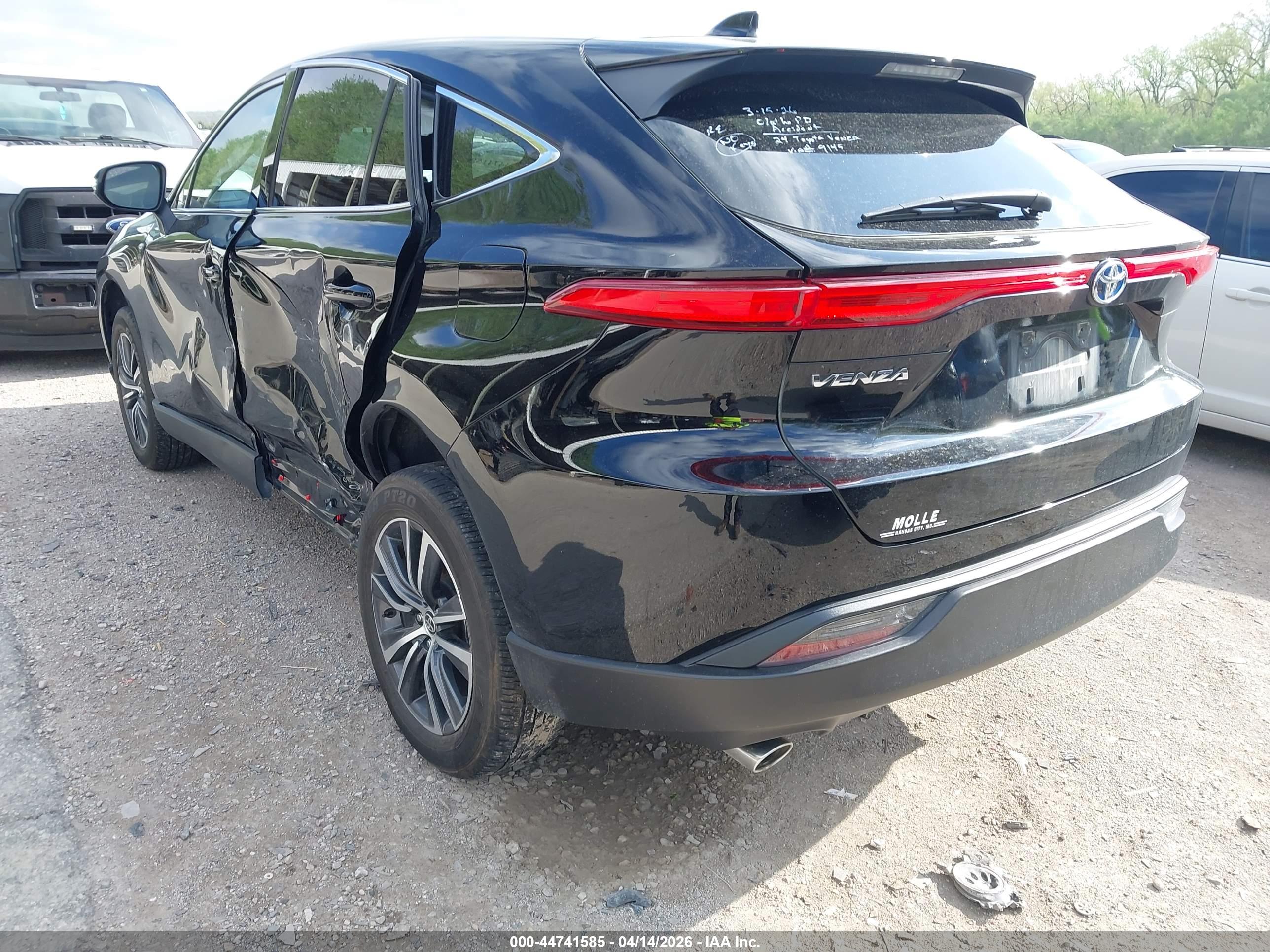 TOYOTA VENZA image 3