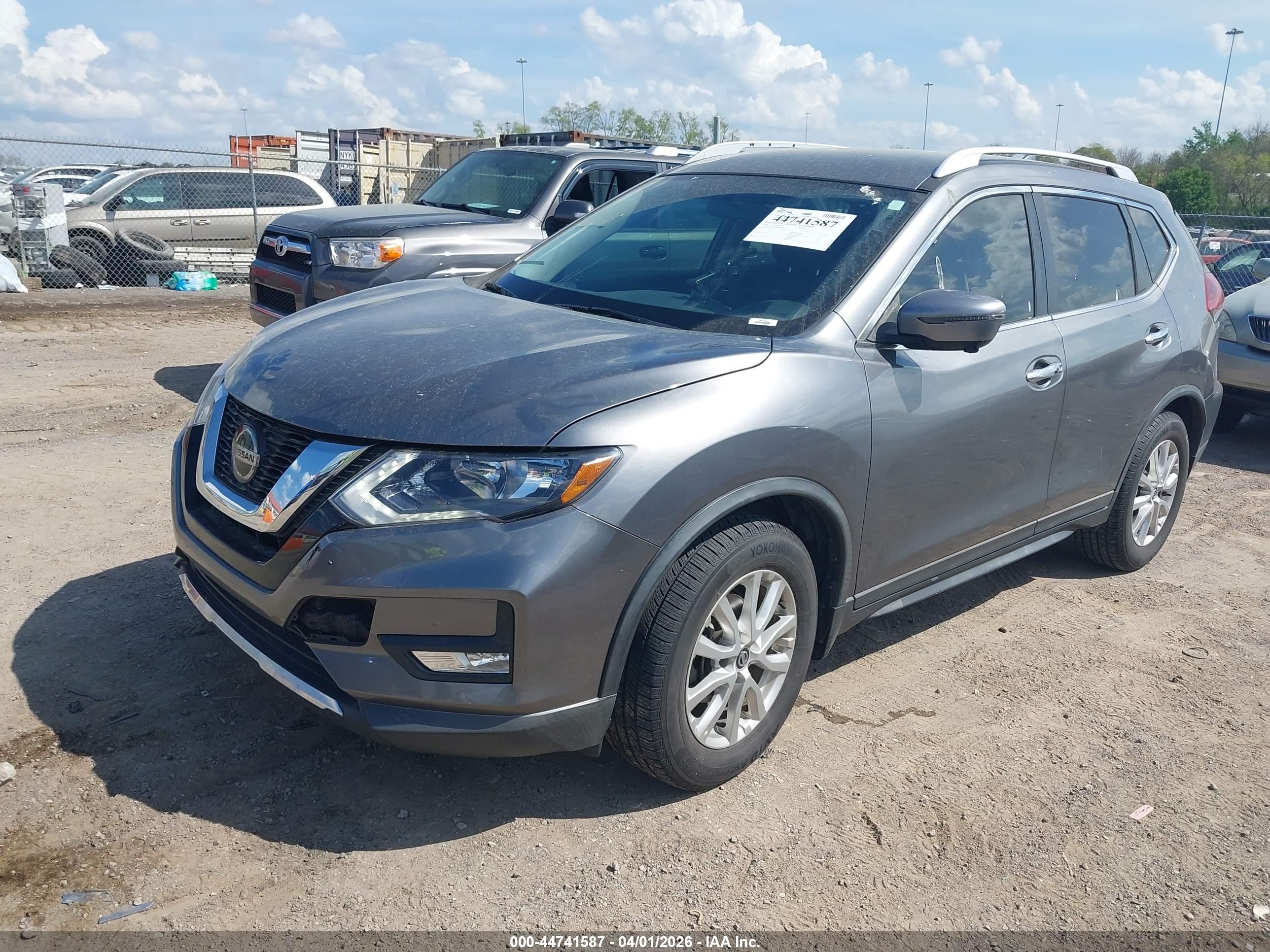 NISSAN ROGUE image 2