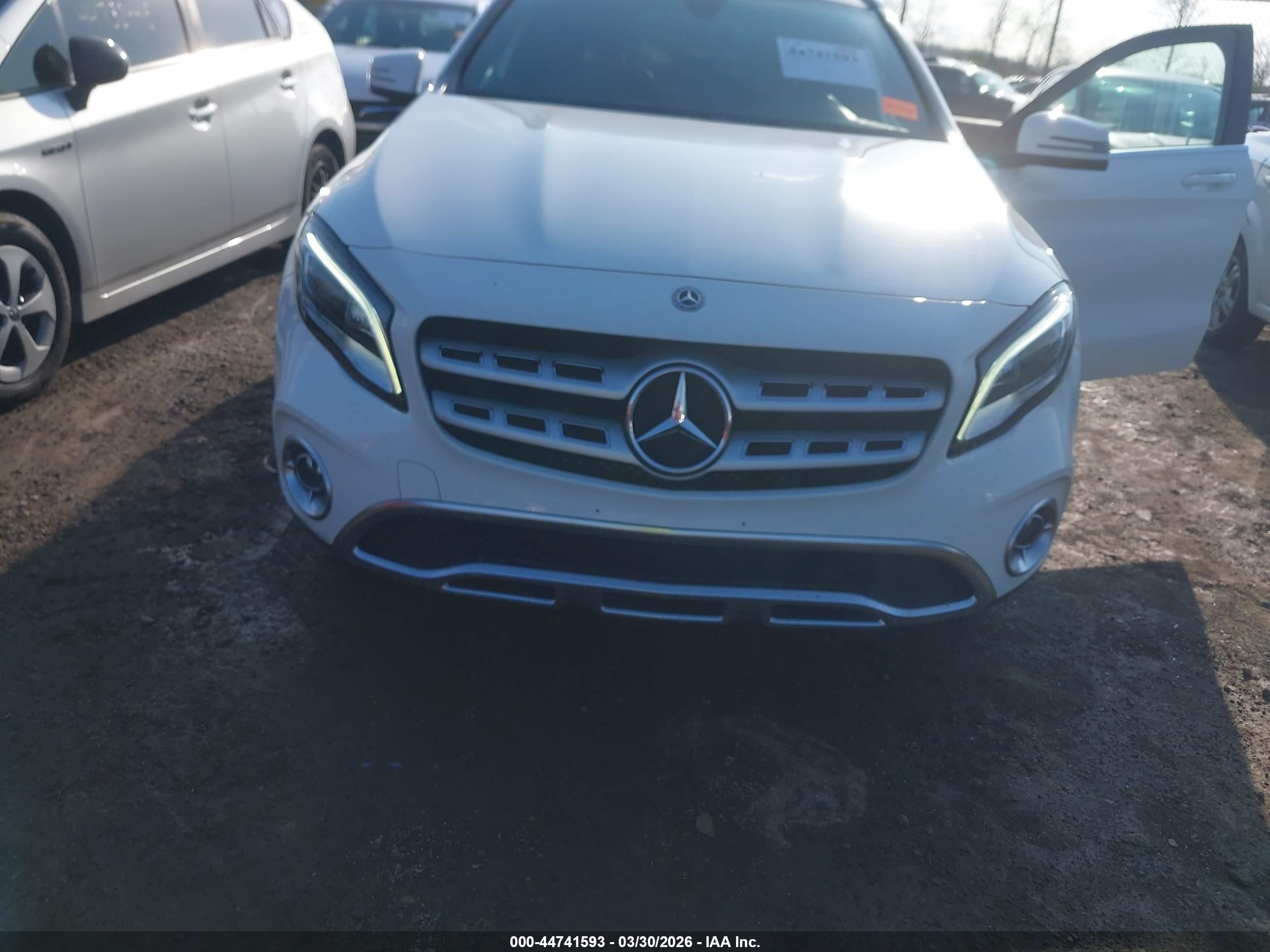 MERCEDES-BENZ GLA image 6
