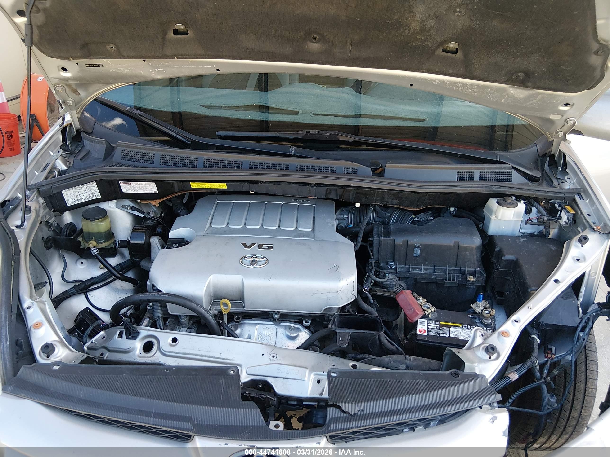 TOYOTA SIENNA image 10