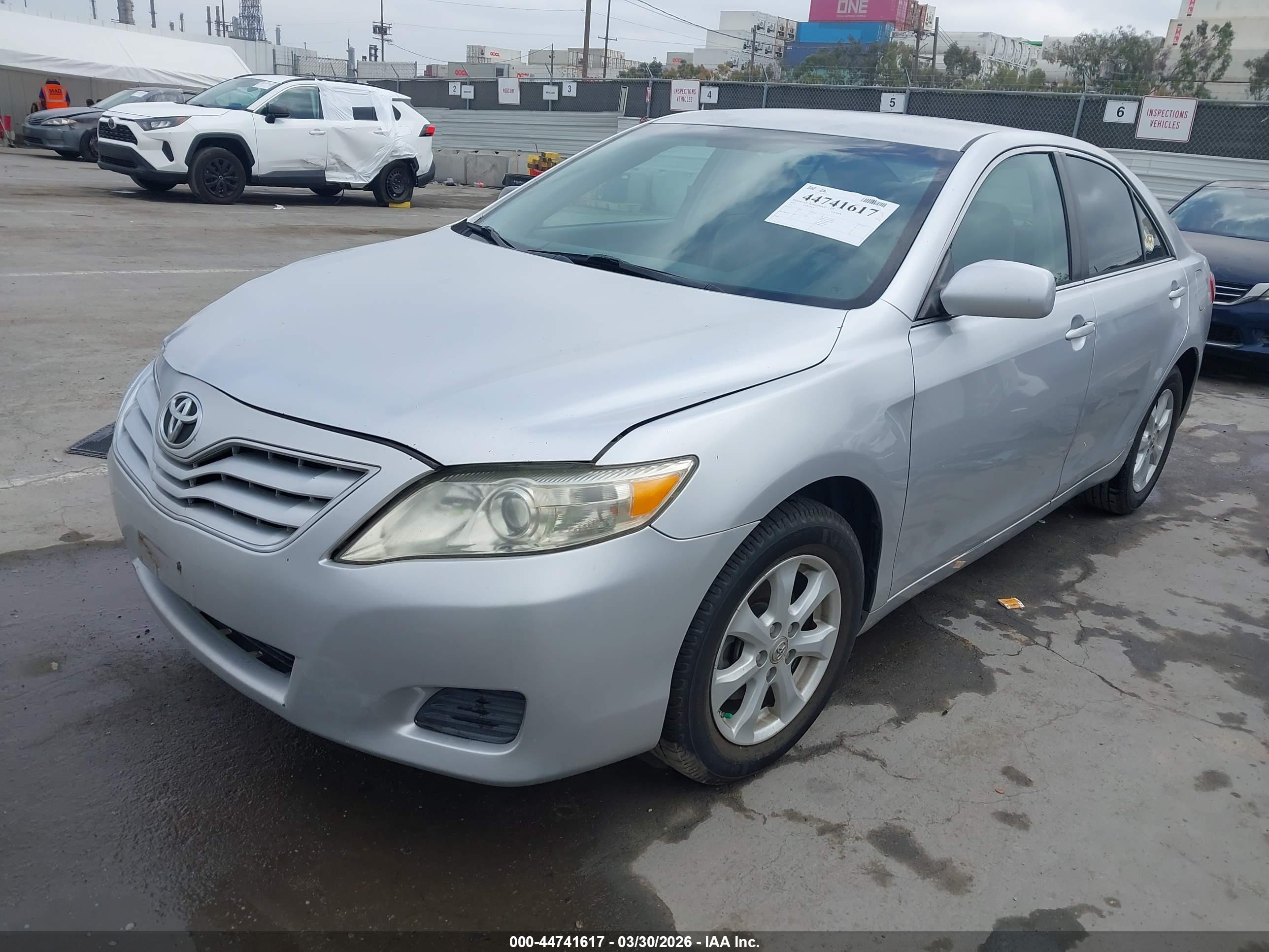 TOYOTA CAMRY image 2