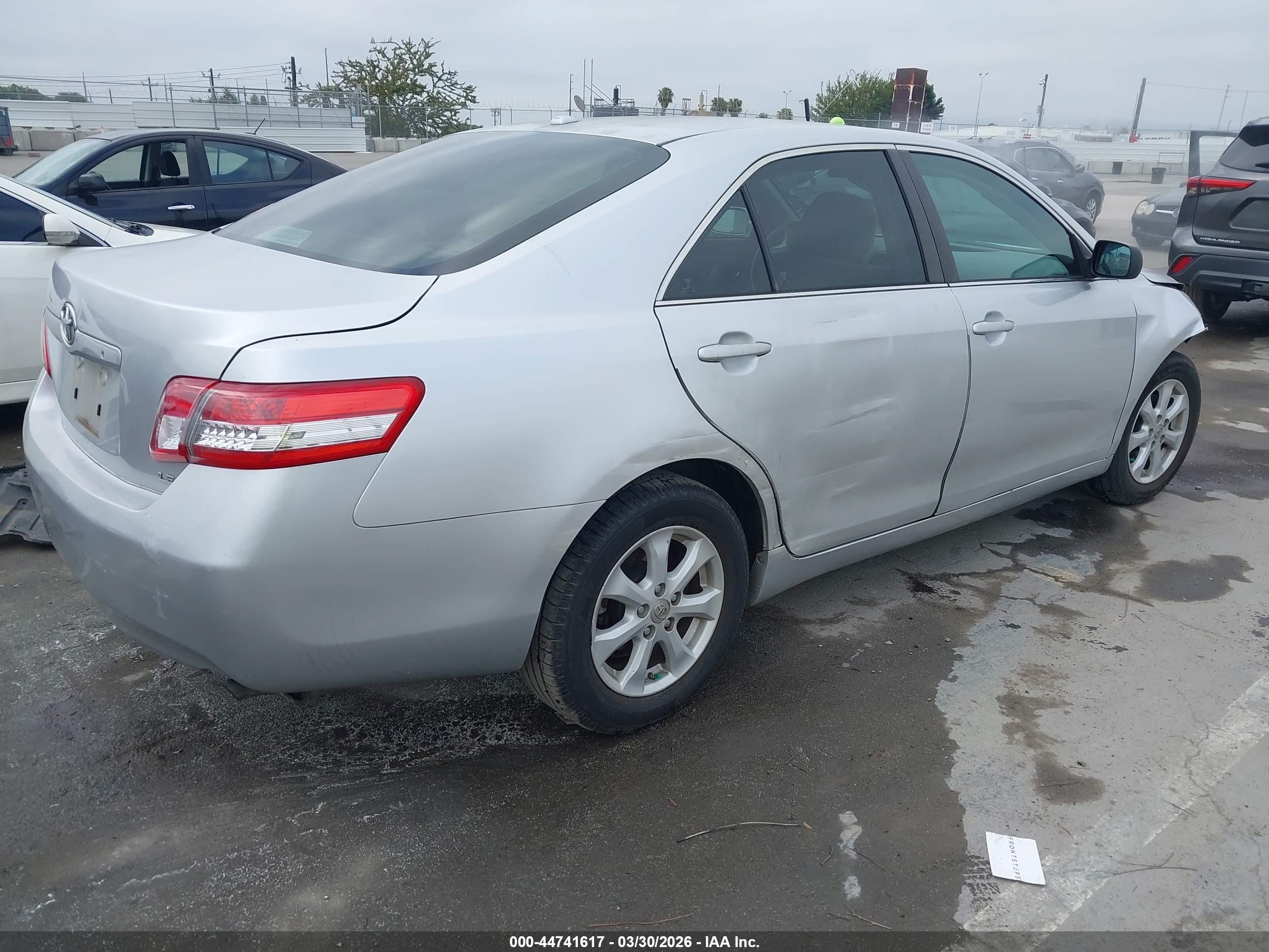 TOYOTA CAMRY image 4