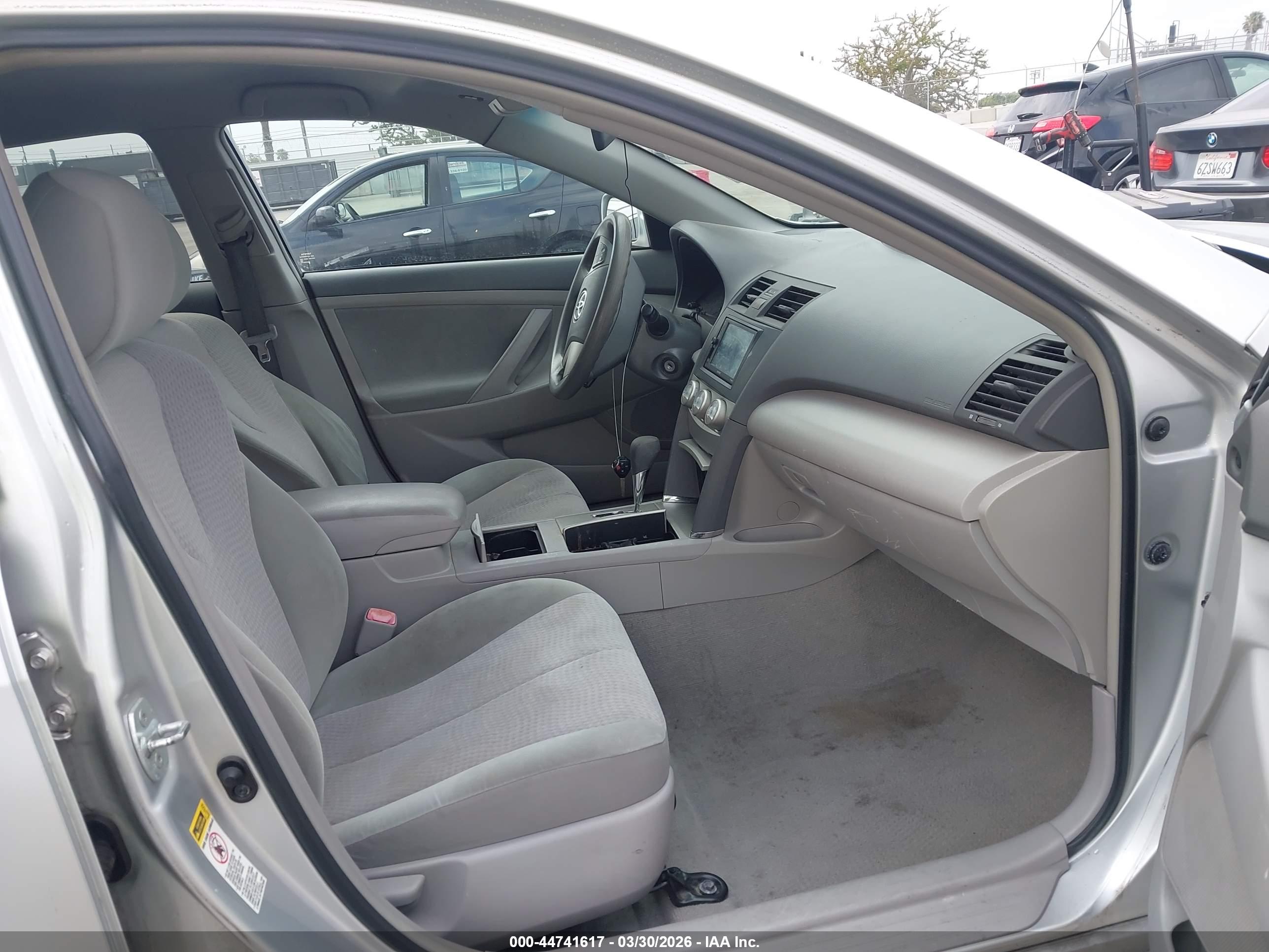 TOYOTA CAMRY image 5