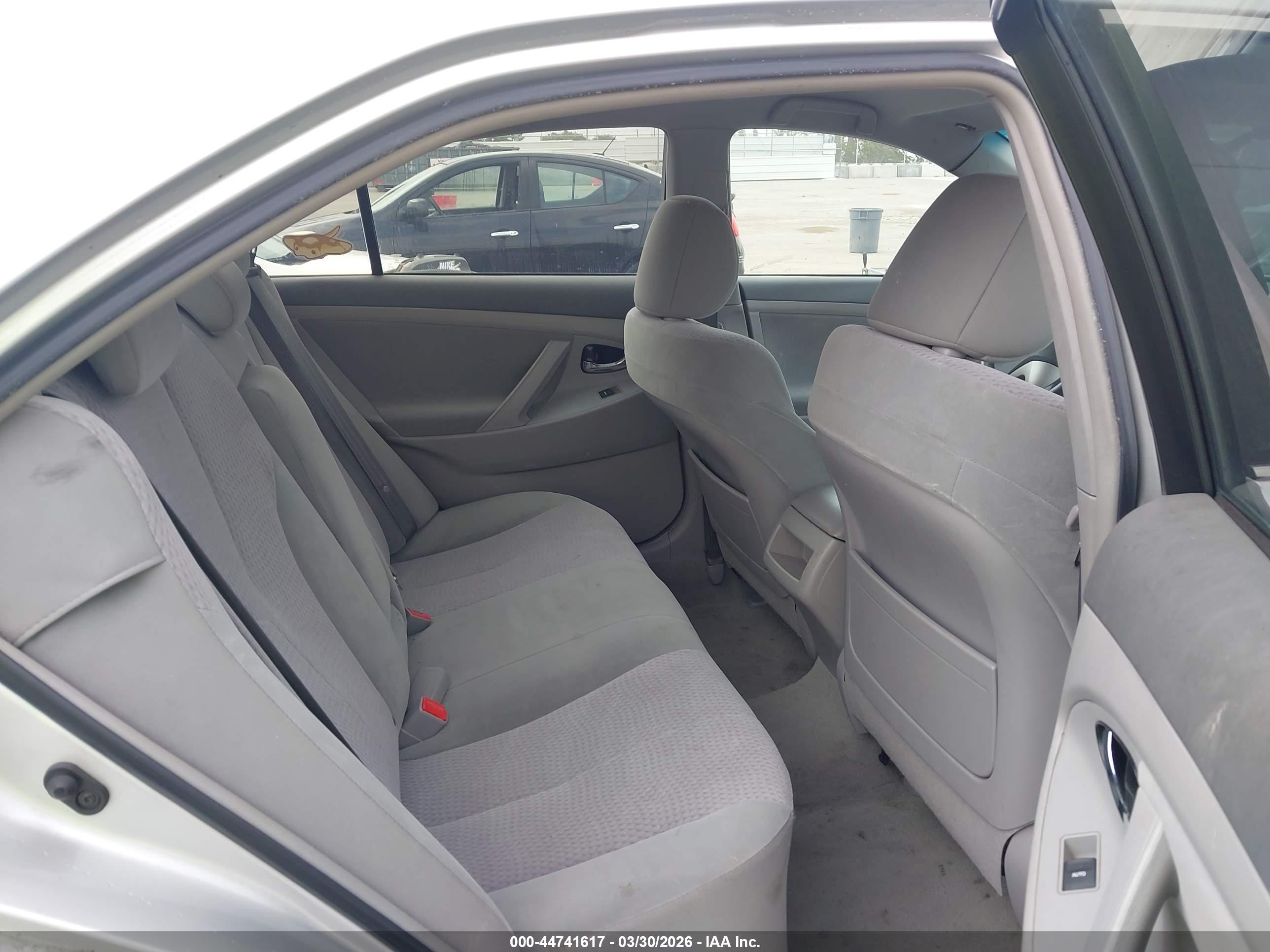 TOYOTA CAMRY image 8