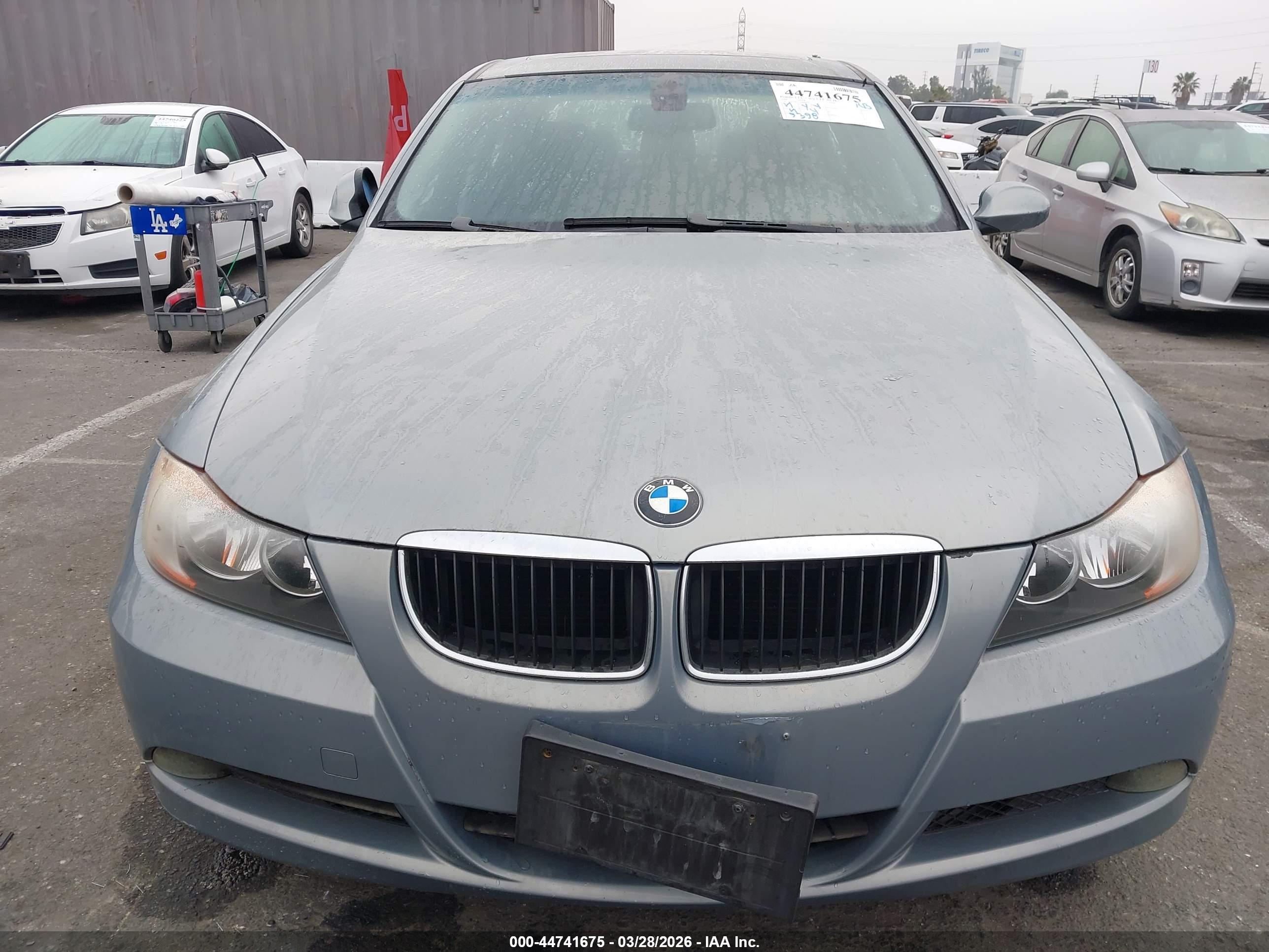 BMW 325I image 6