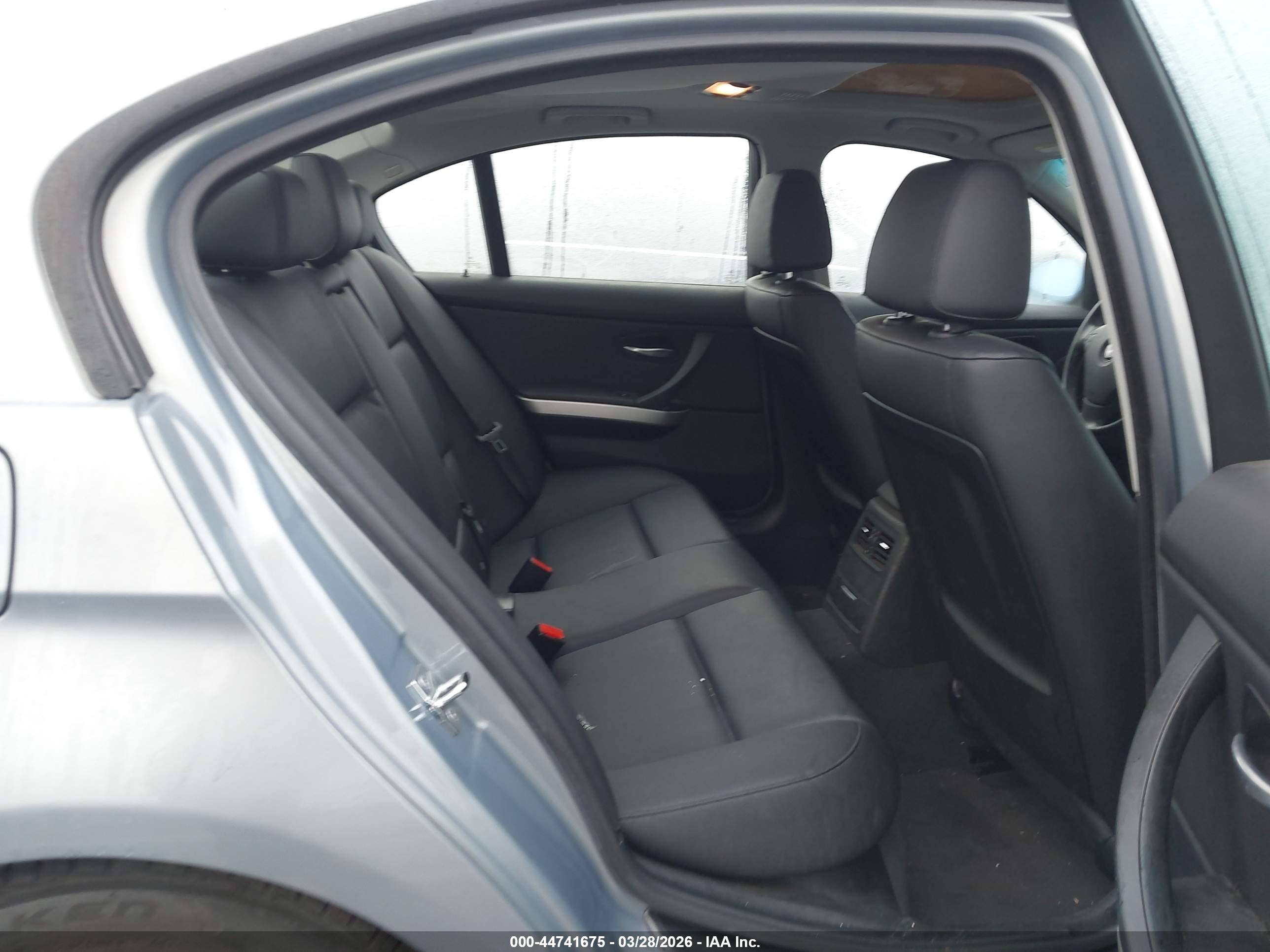 BMW 325I image 8