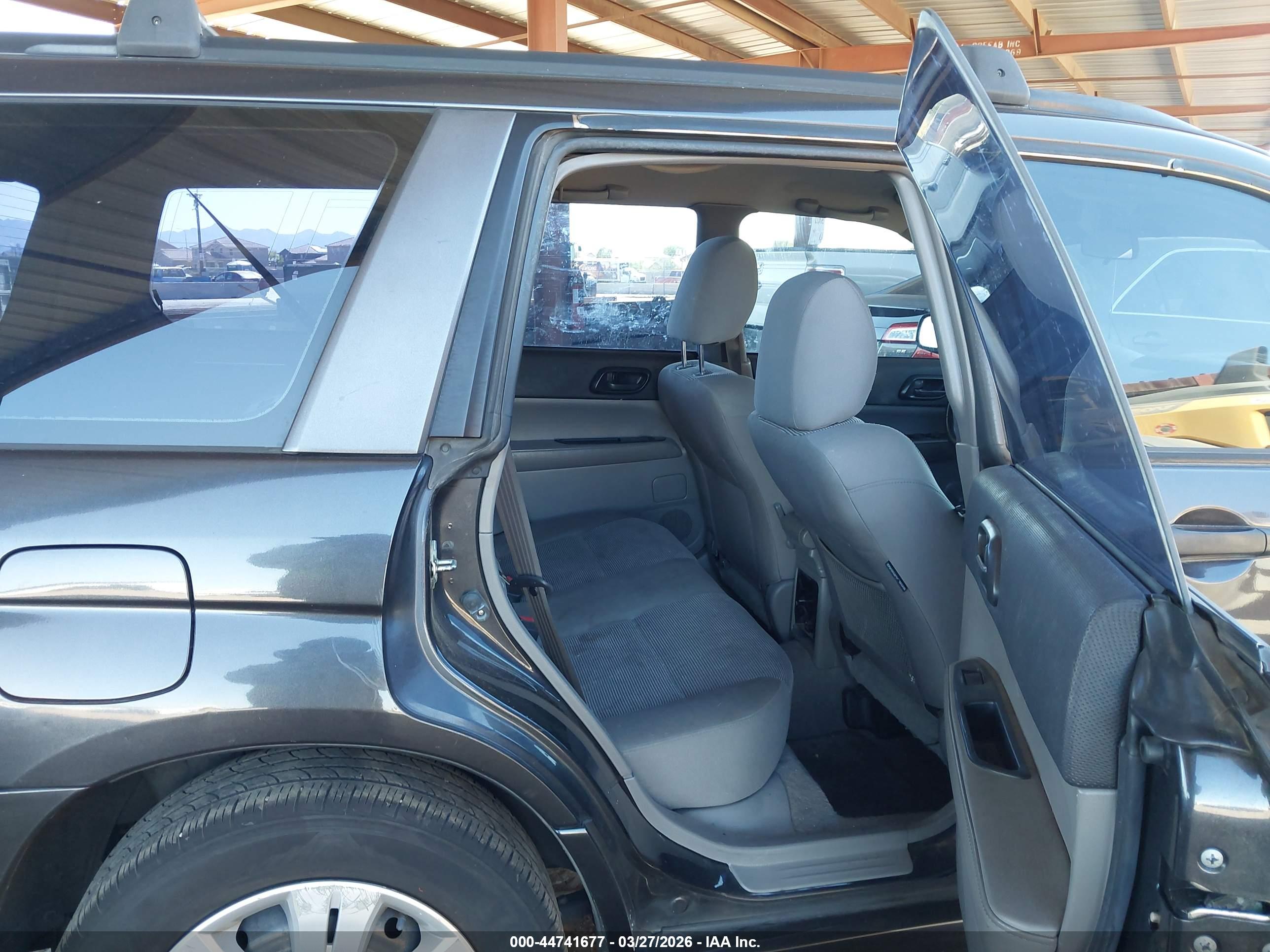 SUBARU FORESTER image 8