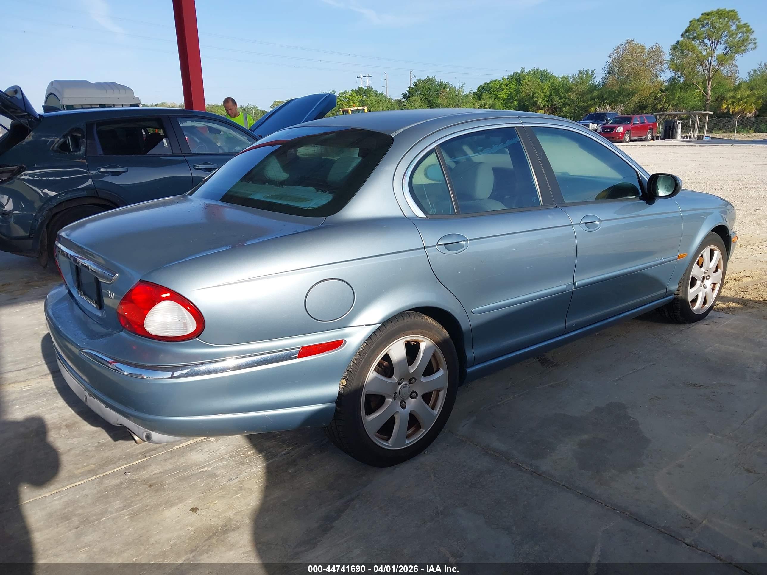 JAGUAR X-TYPE image 4