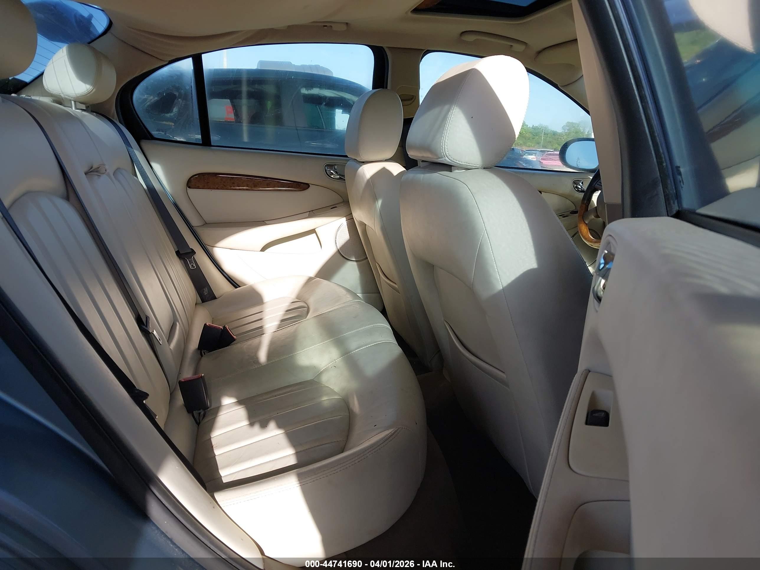 JAGUAR X-TYPE image 8