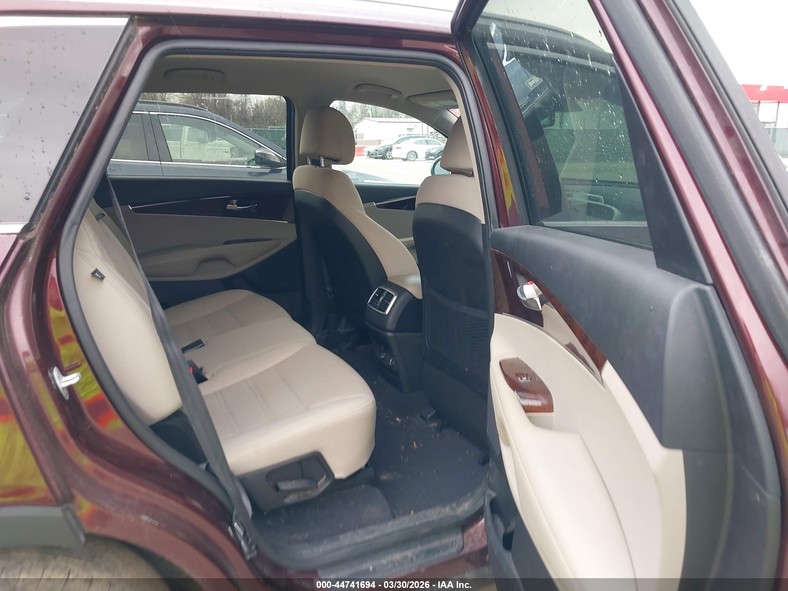 KIA SORENTO image 8