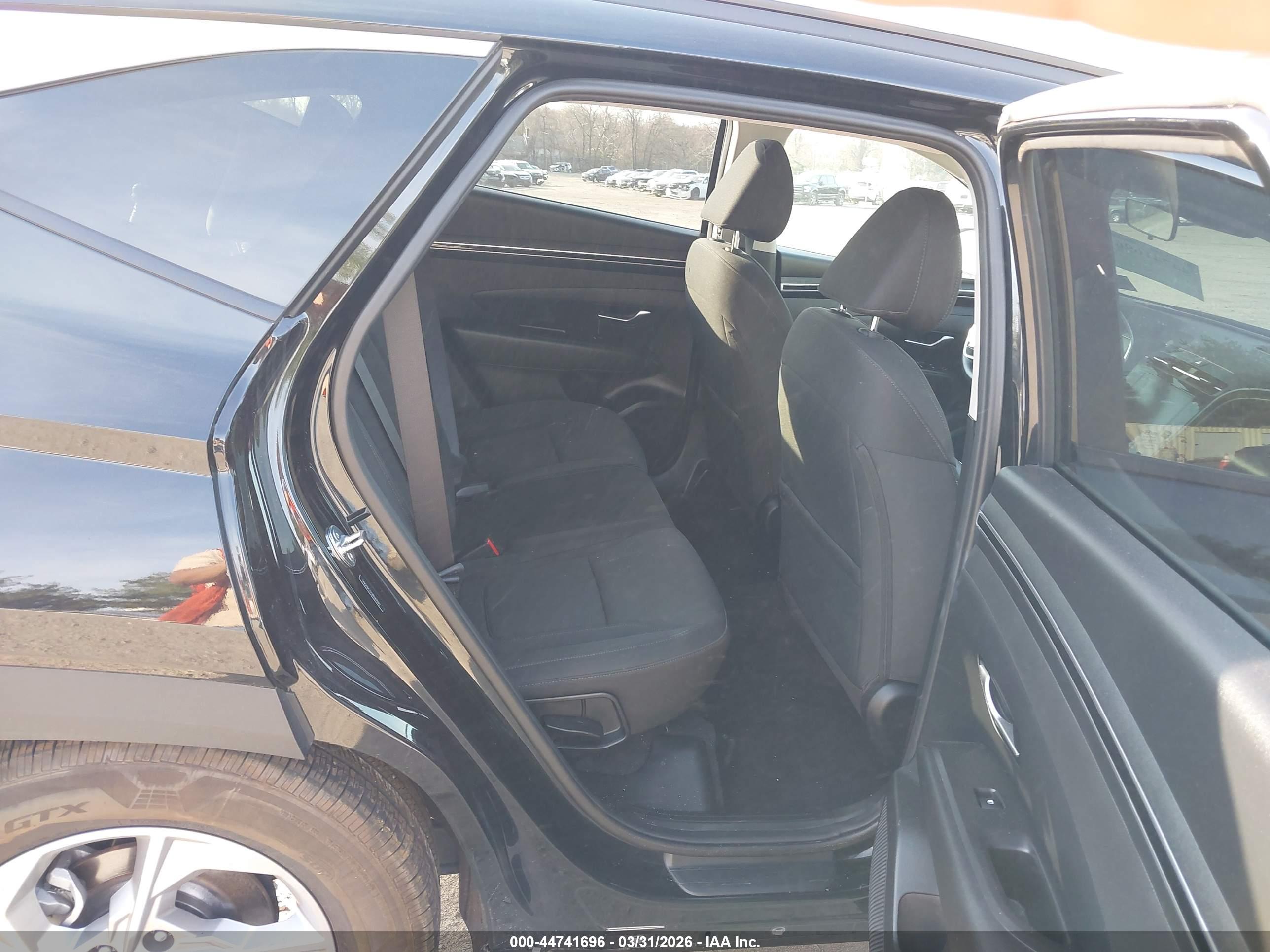 HYUNDAI TUCSON image 8