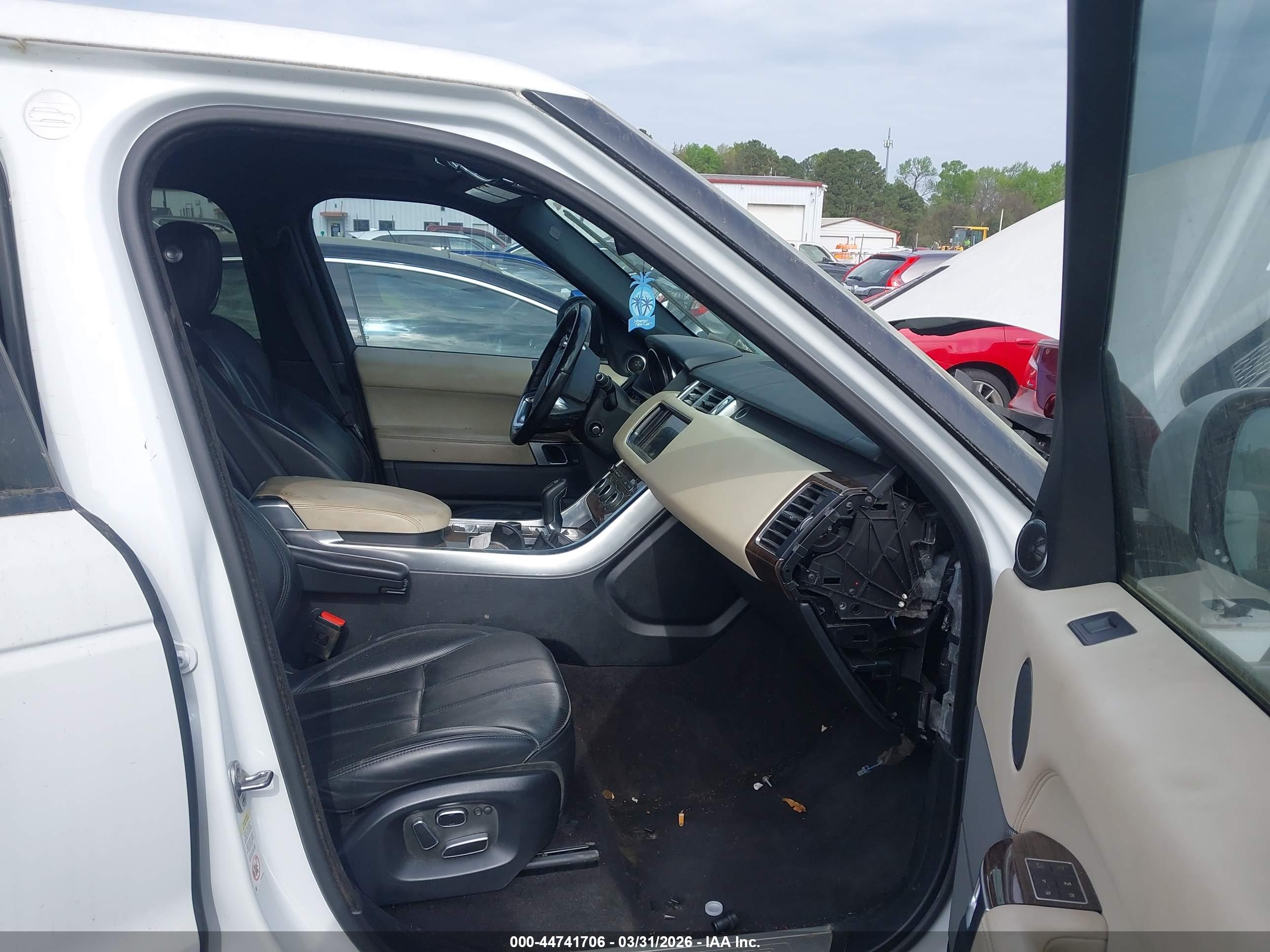 LAND ROVER image 5