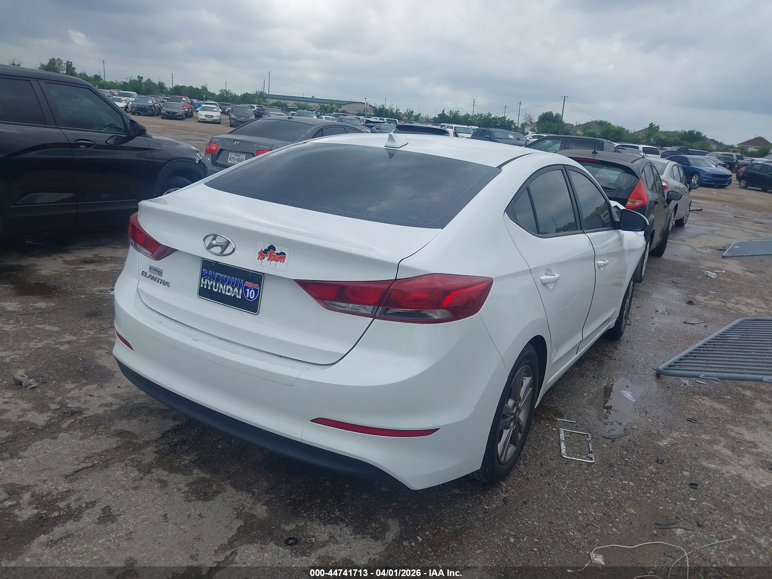 HYUNDAI ELANTRA image 4