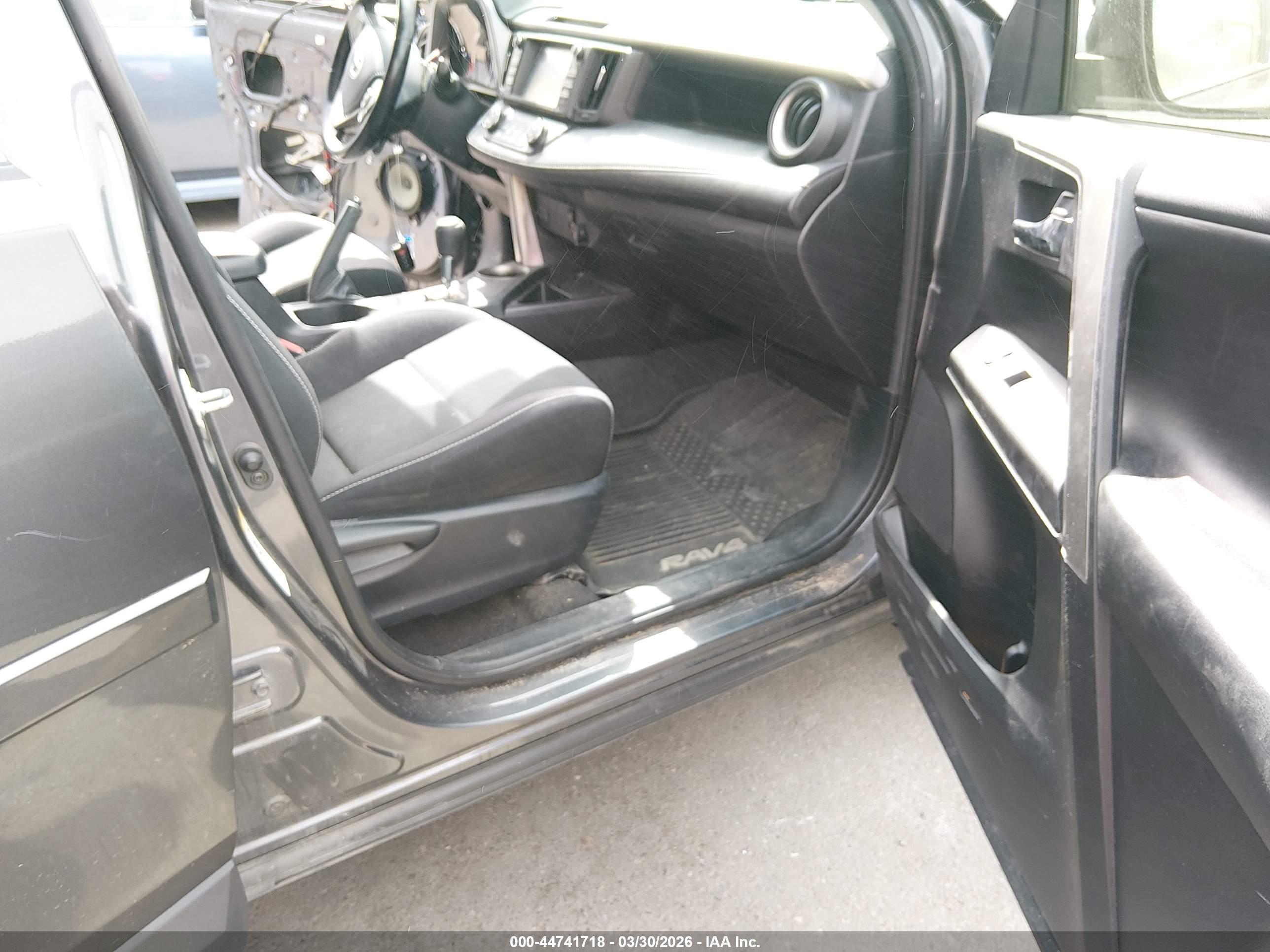 TOYOTA RAV4 image 5