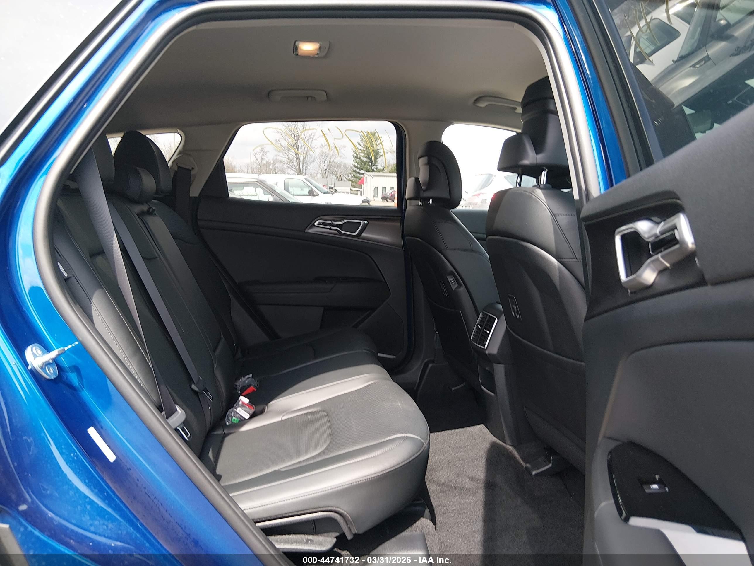 KIA SPORTAGE image 8