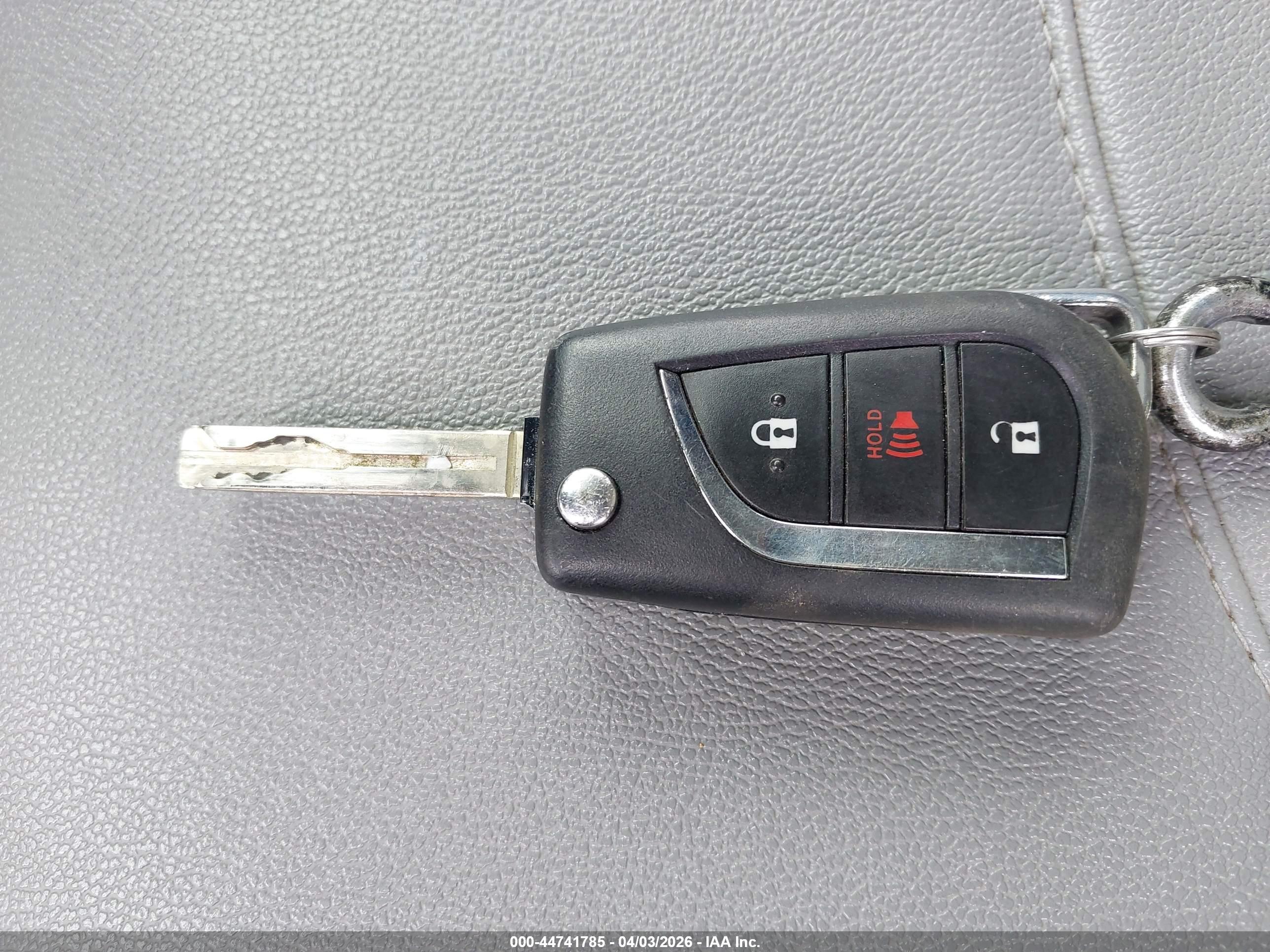 TOYOTA RAV4 image 11