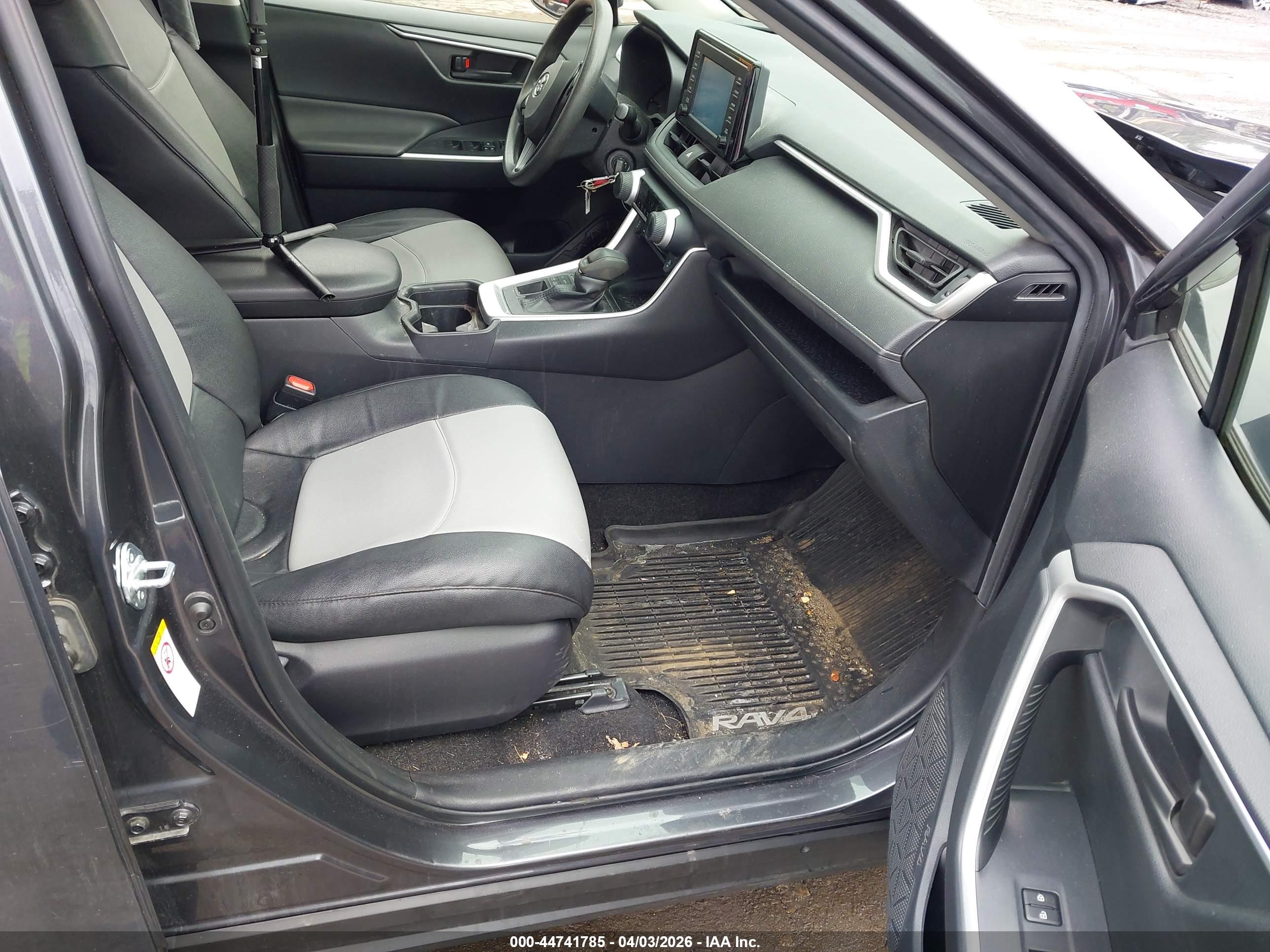 TOYOTA RAV4 image 5