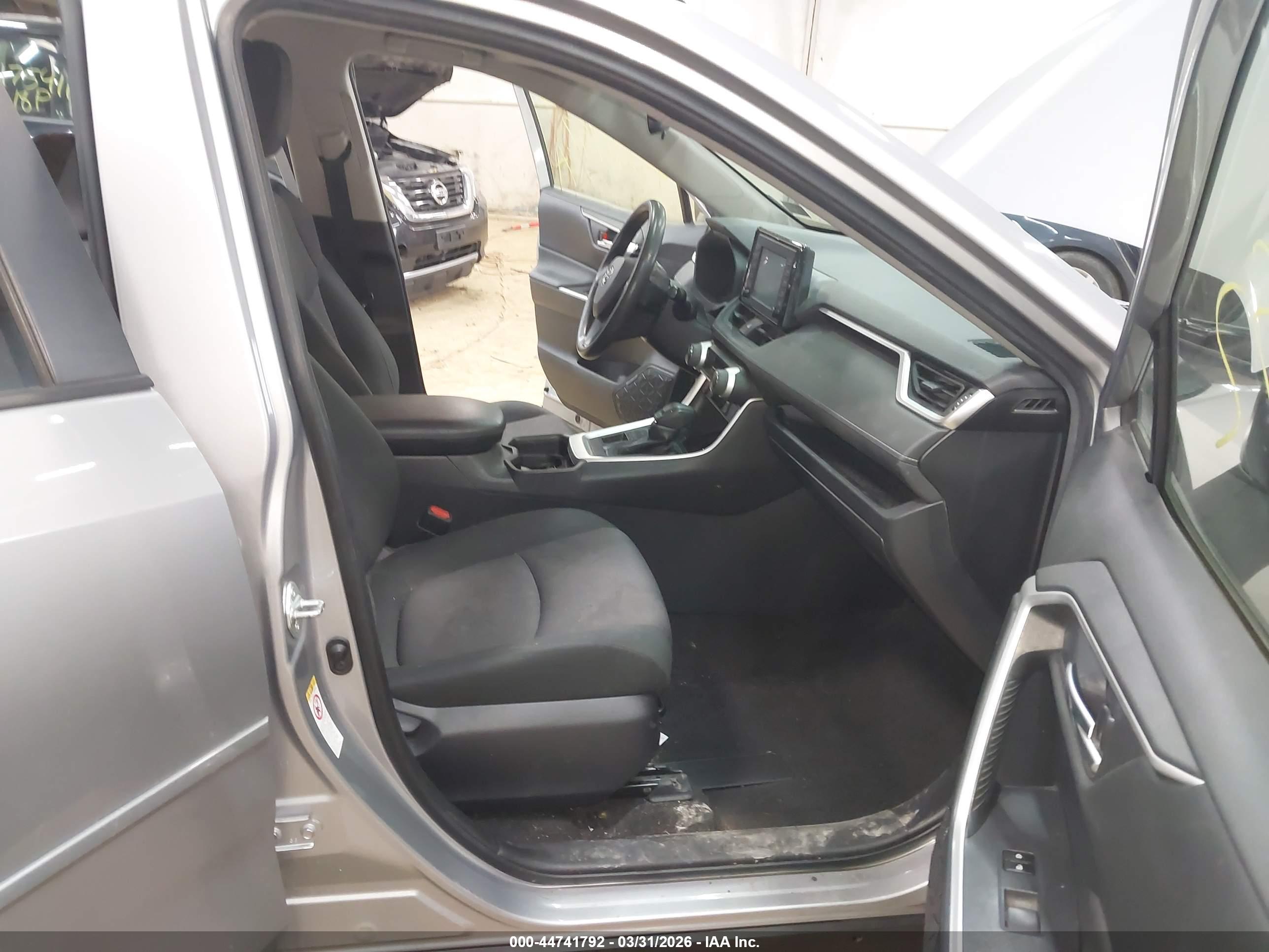 TOYOTA RAV4 image 5