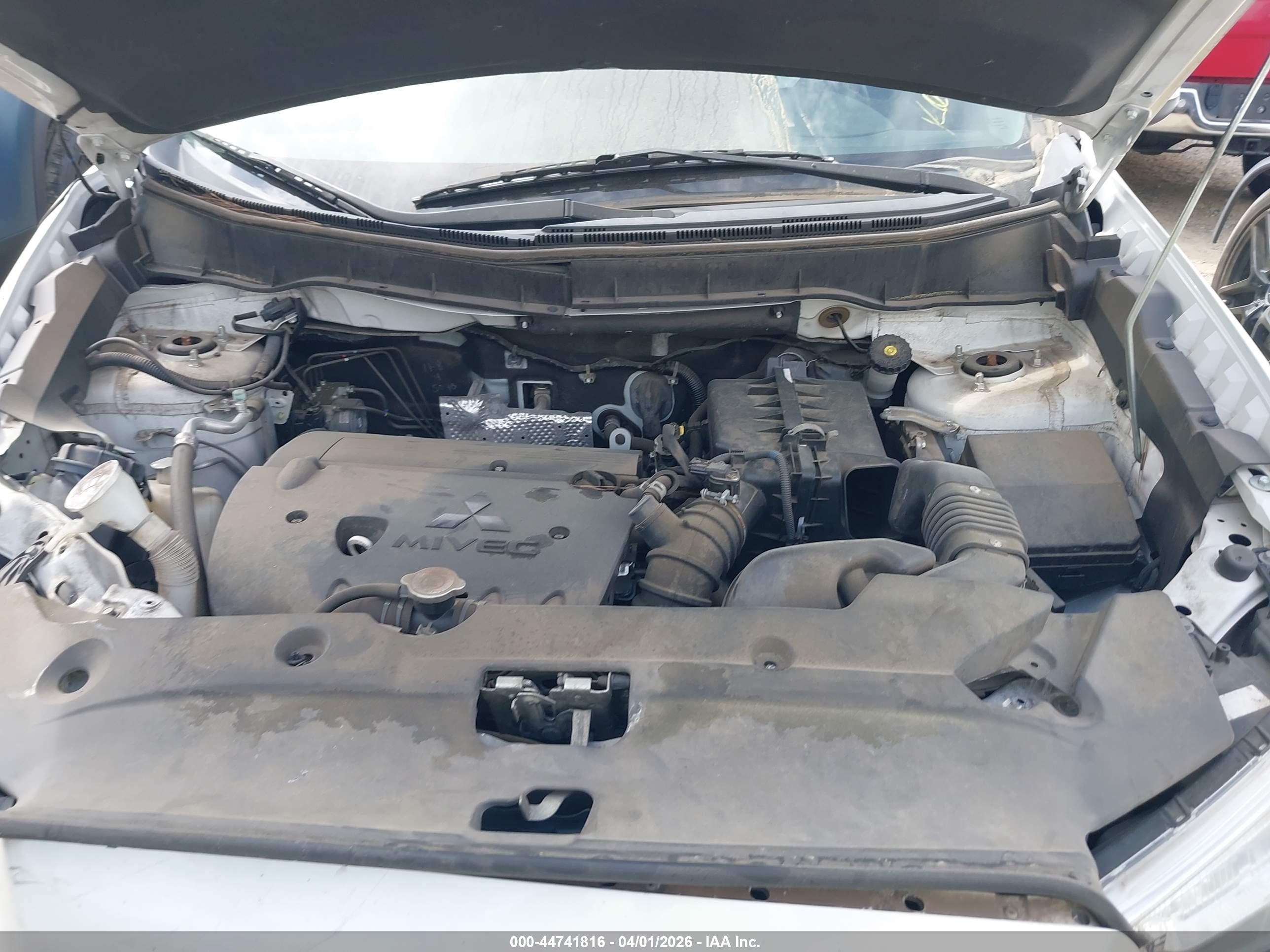 MITSUBISHI OUTLANDER image 10