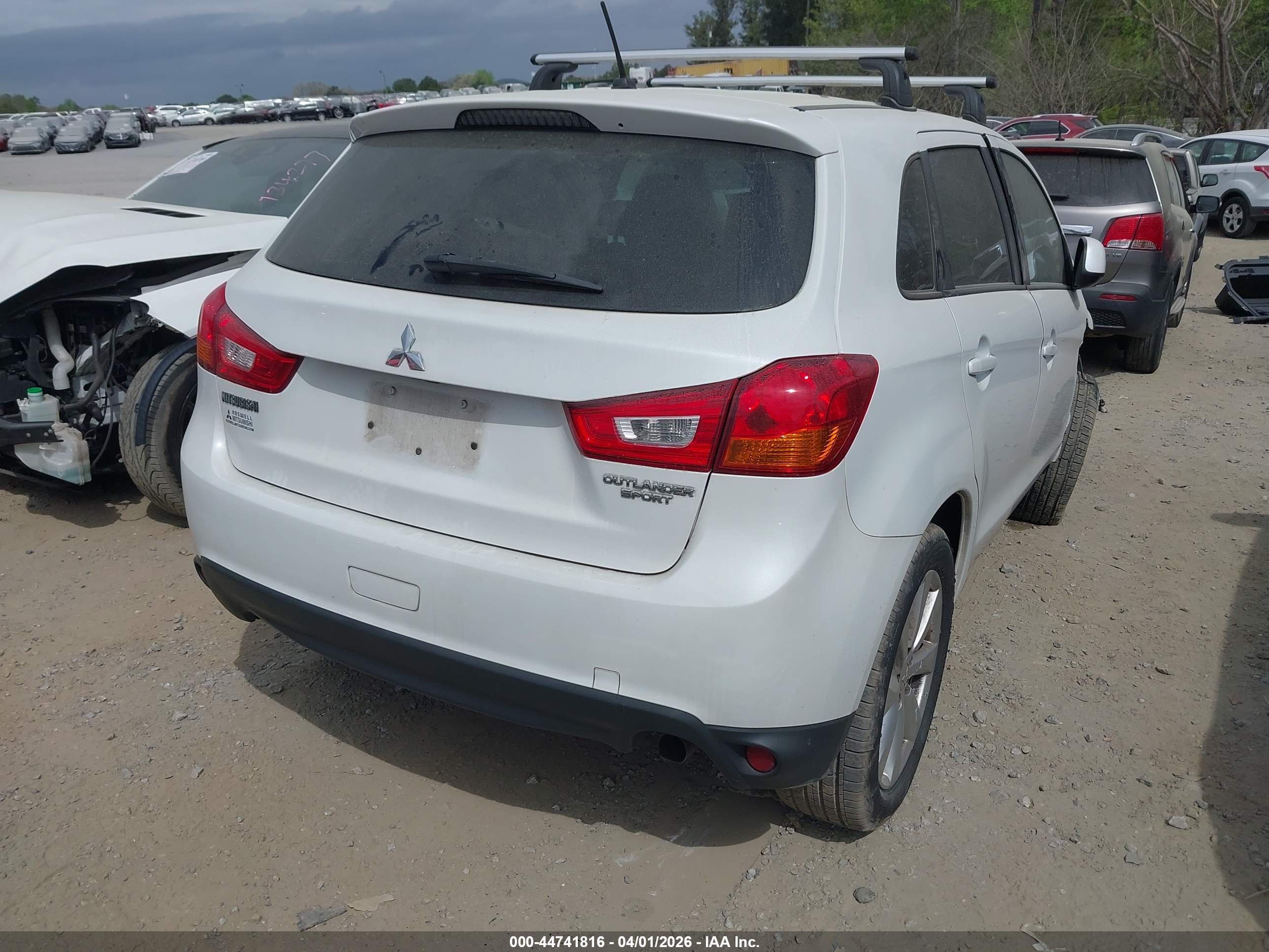 MITSUBISHI OUTLANDER image 4