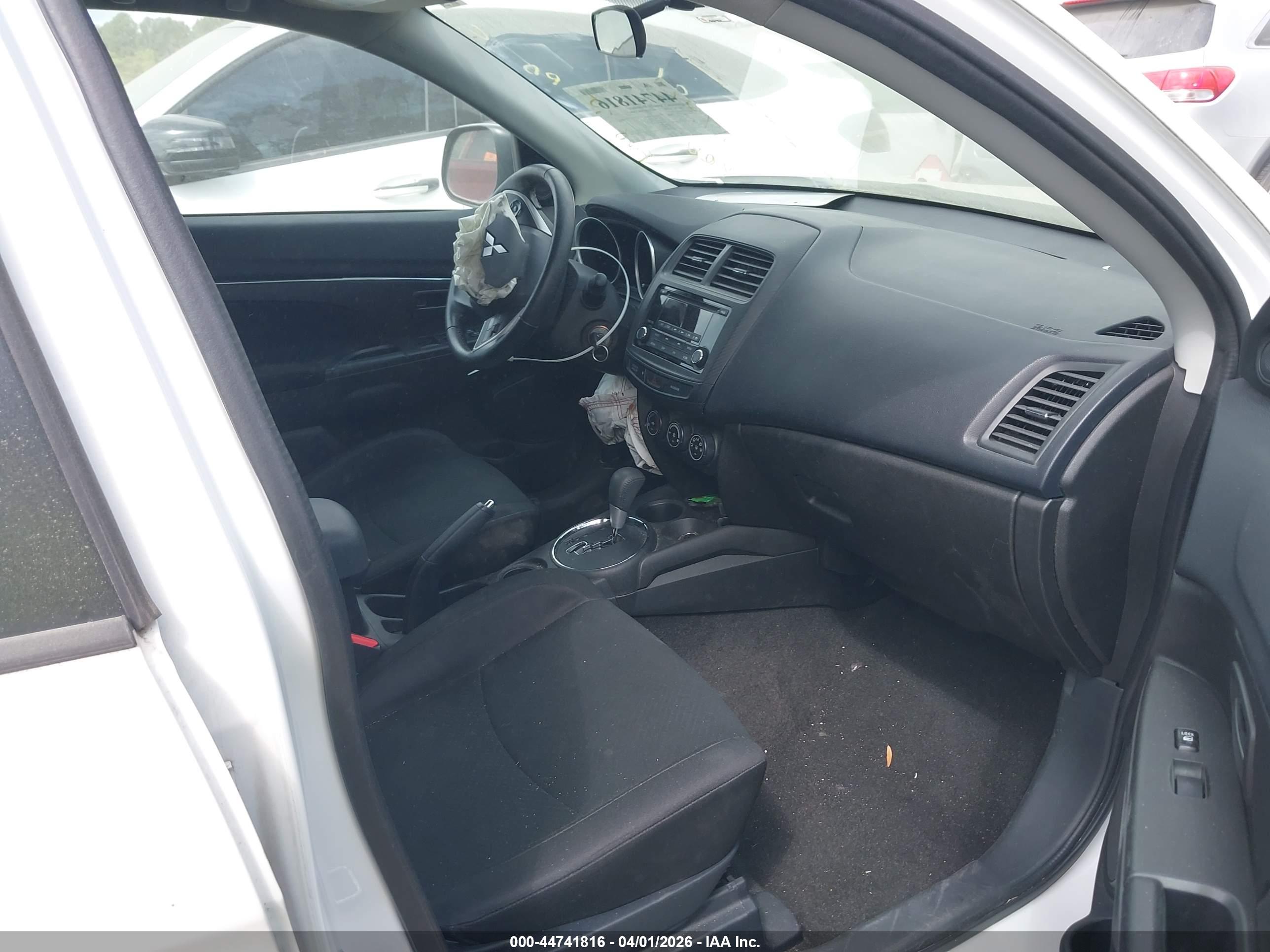 MITSUBISHI OUTLANDER image 5
