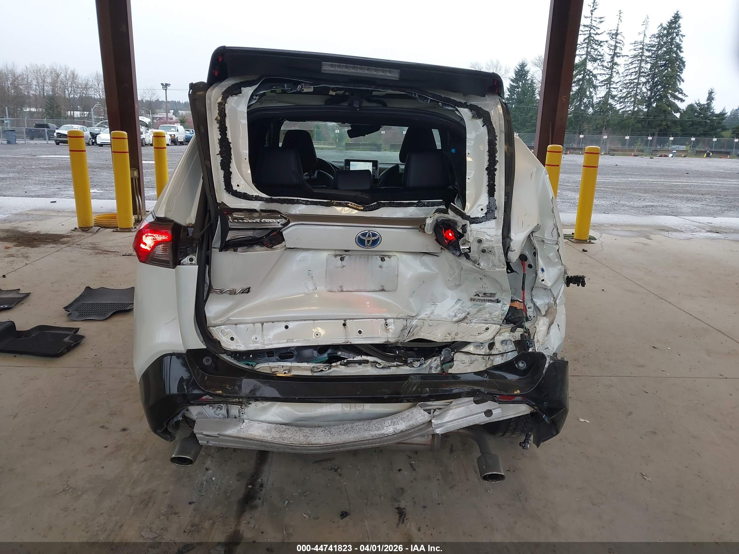 TOYOTA RAV4 image 6