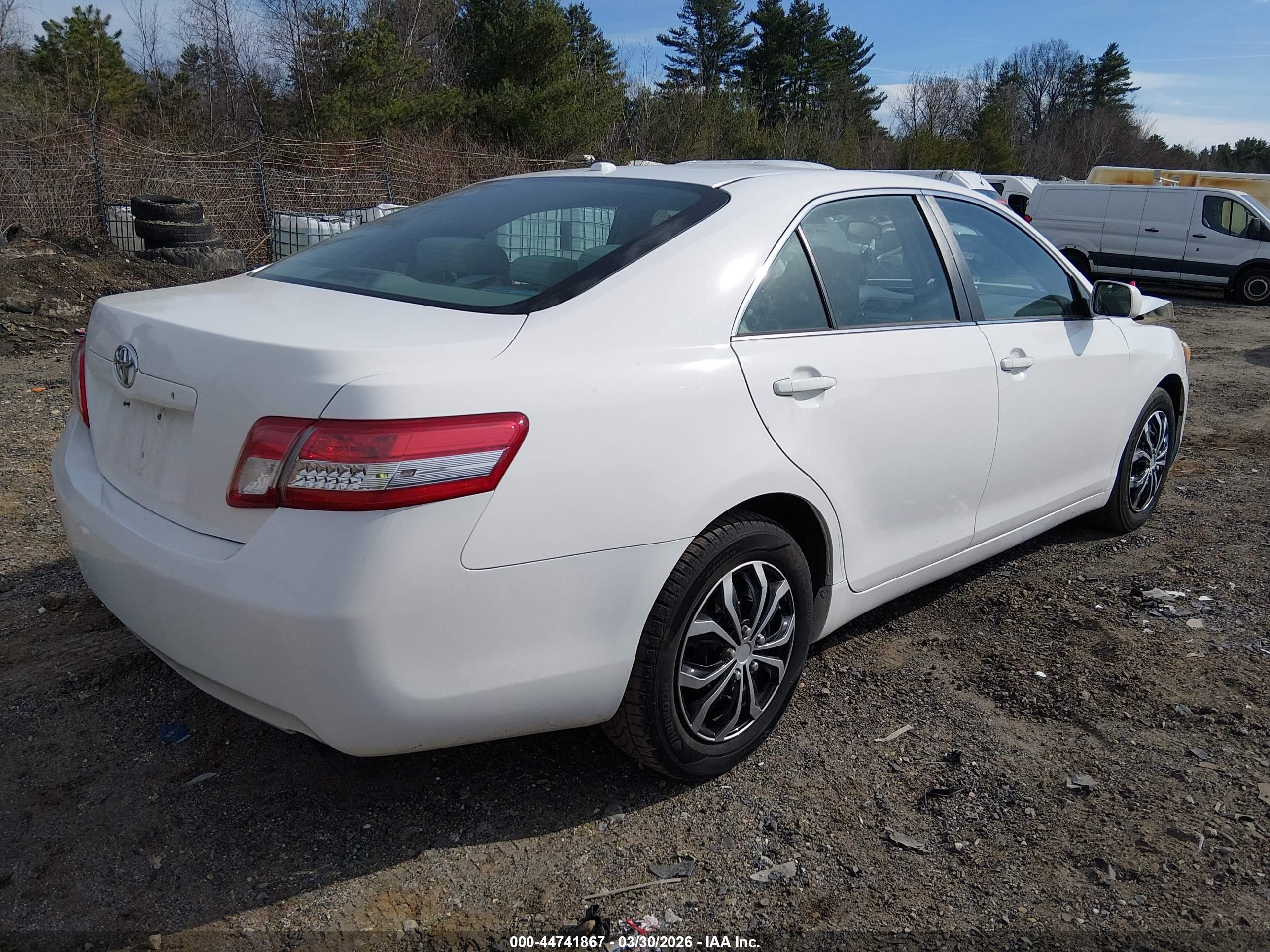 TOYOTA CAMRY image 4