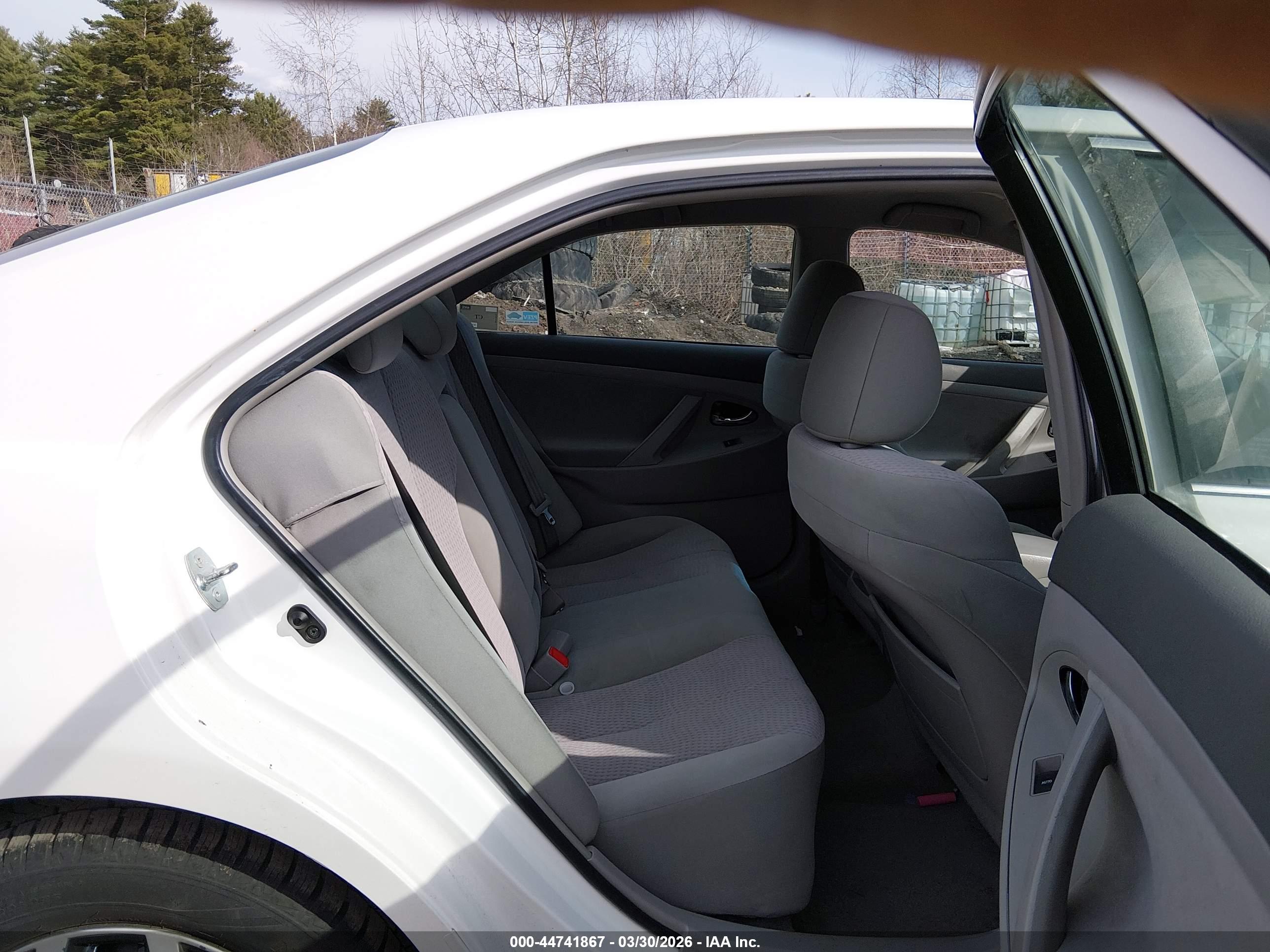 TOYOTA CAMRY image 8