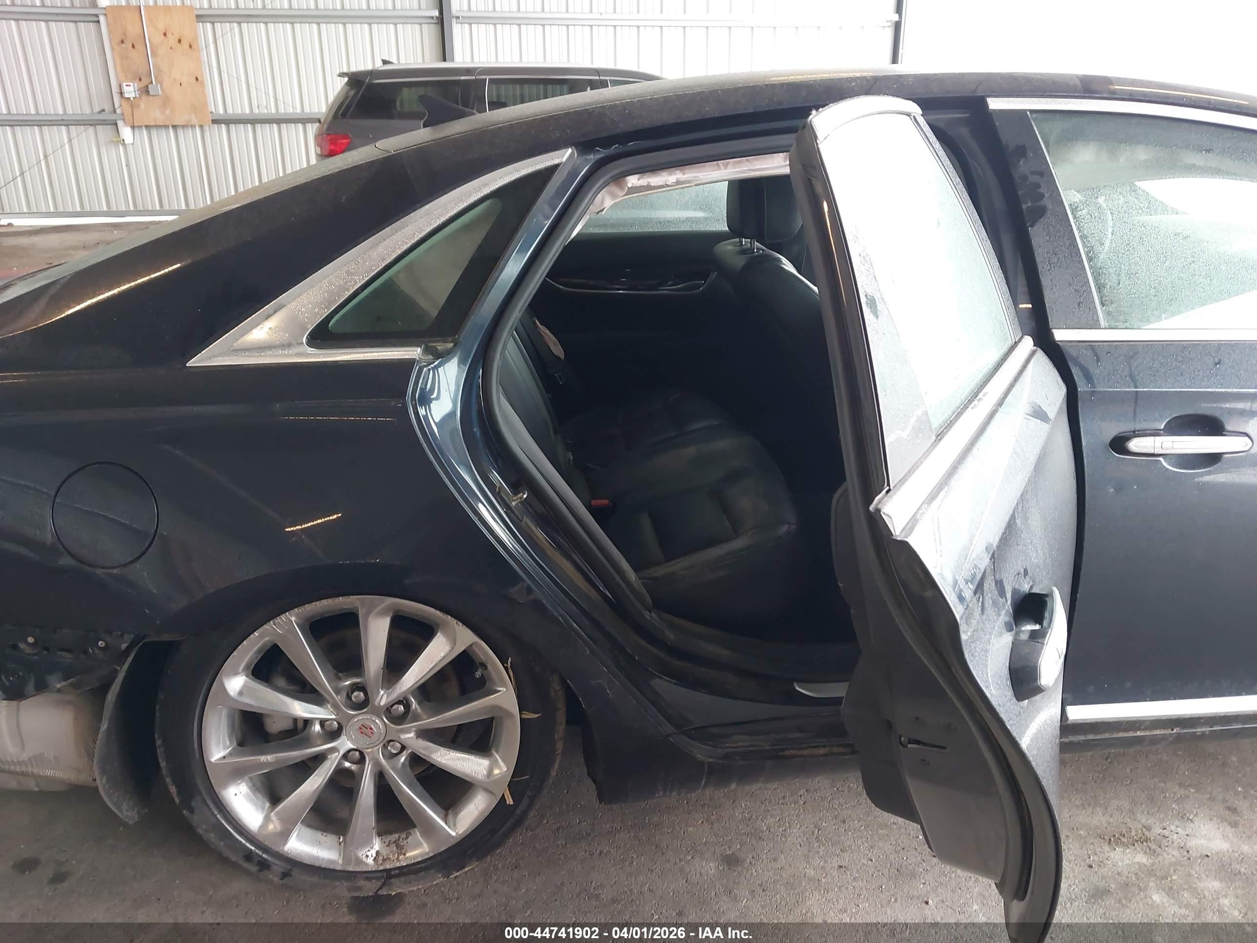 CADILLAC XTS image 8