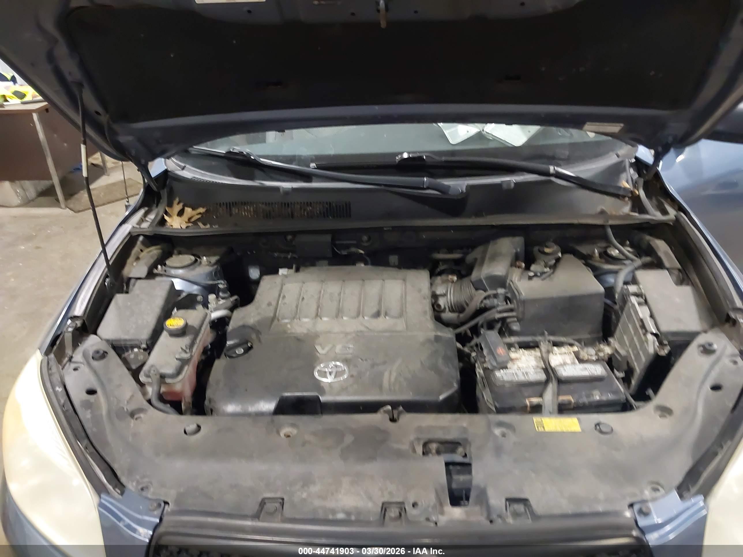 TOYOTA RAV4 image 10
