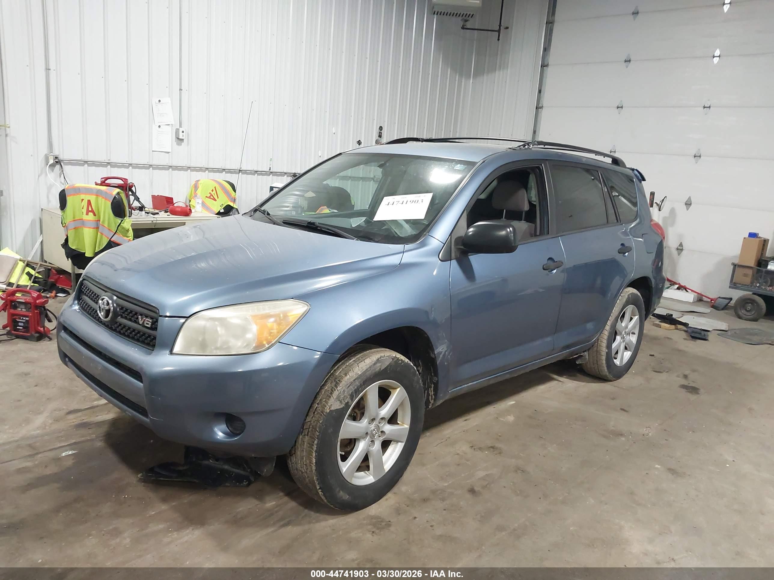 TOYOTA RAV4 image 2