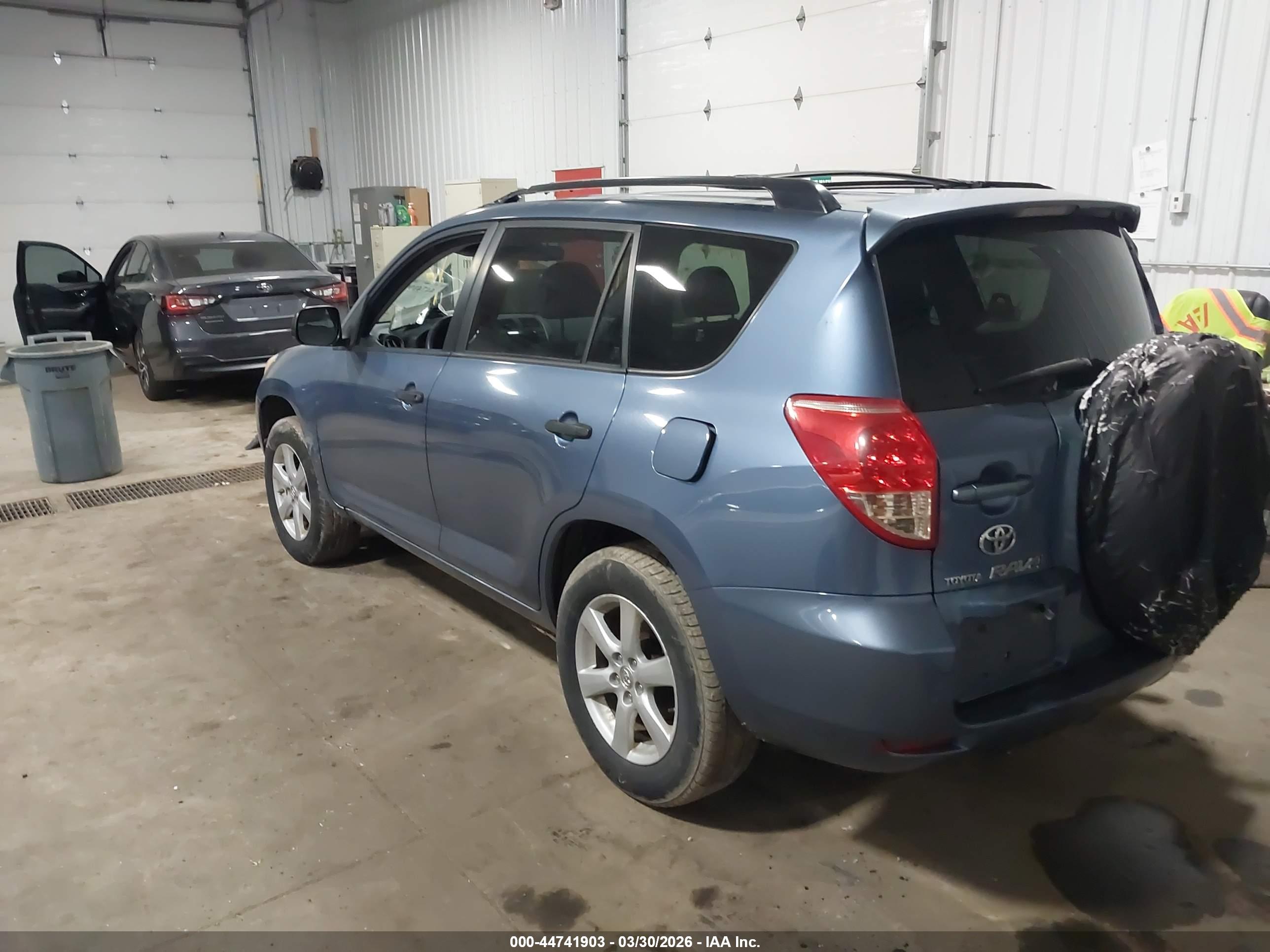 TOYOTA RAV4 image 3