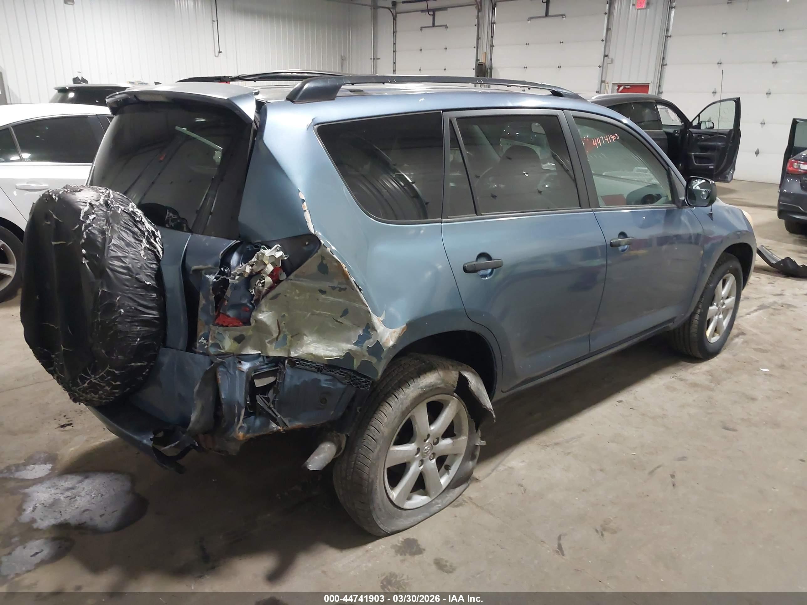 TOYOTA RAV4 image 4