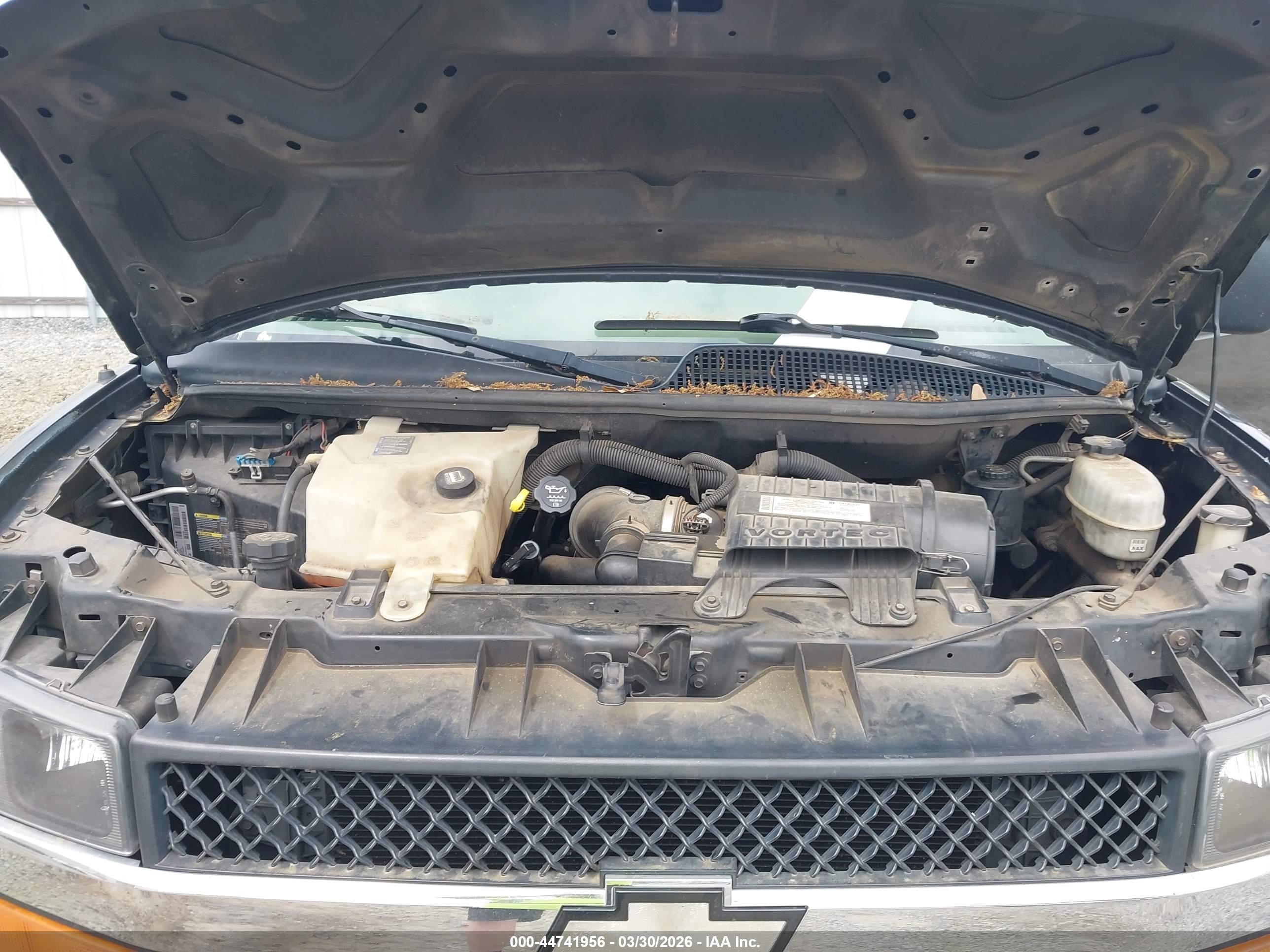 CHEVROLET EXPRESS image 10